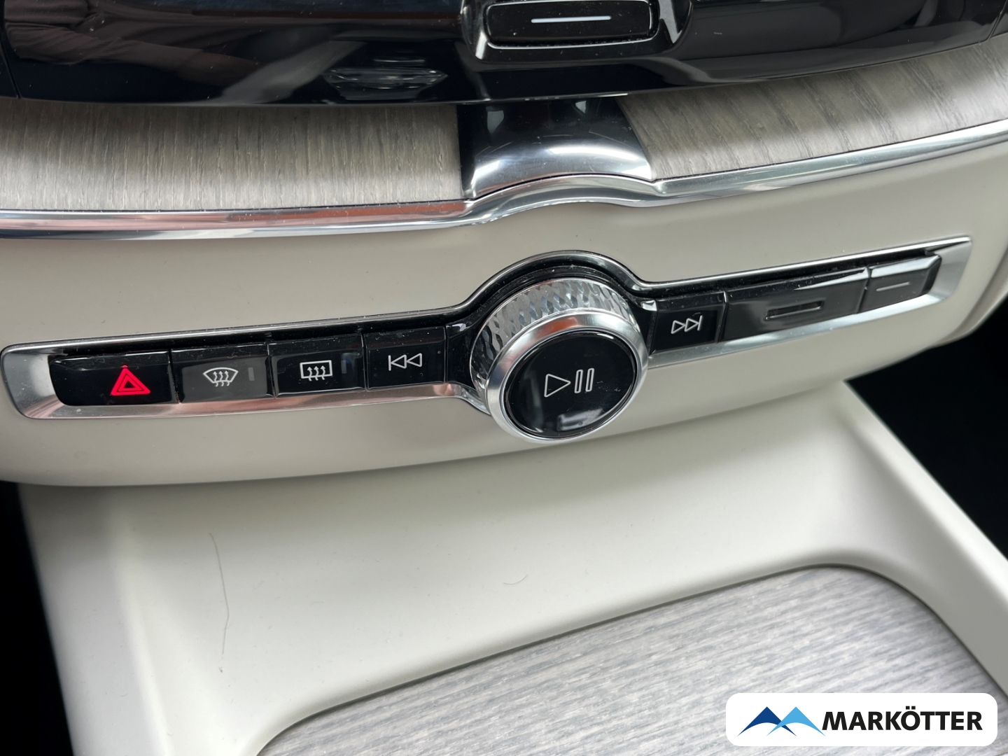 Fahrzeugabbildung Volvo XC60 B4 Inscription ACC/H&K/LenkradH/Kamera/19''