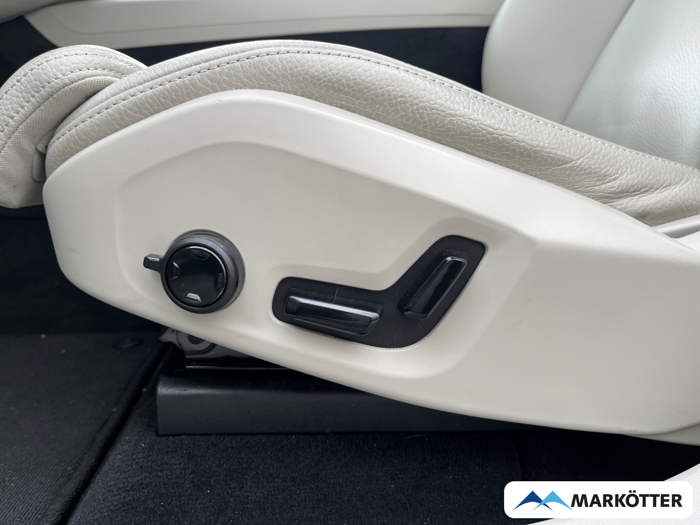 Fahrzeugabbildung Volvo XC60 B4 Inscription ACC/H&K/LenkradH/Kamera/19''