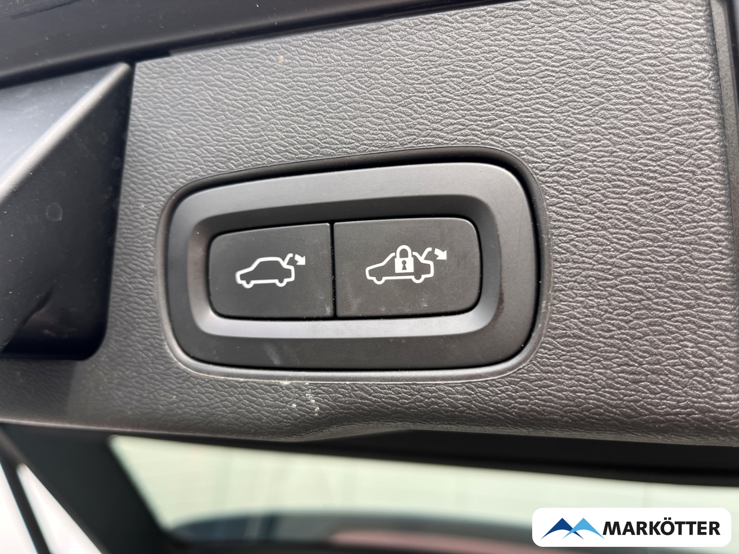Fahrzeugabbildung Volvo XC60 B4 Inscription ACC/H&K/LenkradH/Kamera/19''