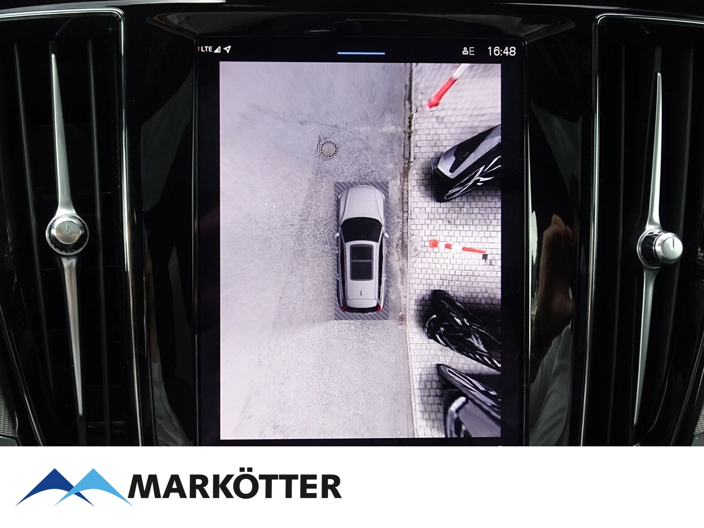 Fahrzeugabbildung Volvo V60 T6 Plus Dark Recharge AWD PANO/ACC/BLIS/LED