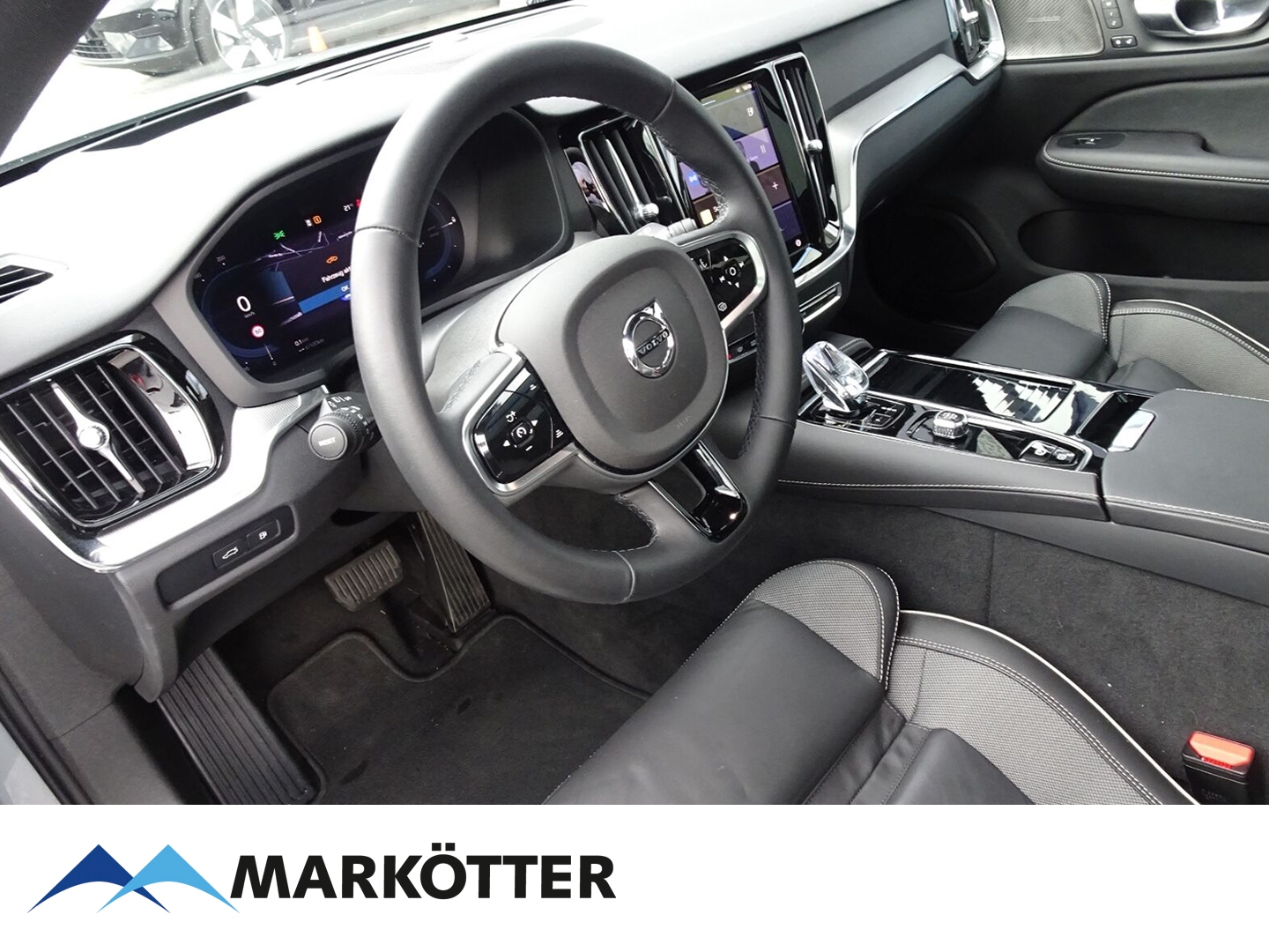 Fahrzeugabbildung Volvo V60 T6 Plus Dark Recharge AWD PANO/ACC/BLIS/LED