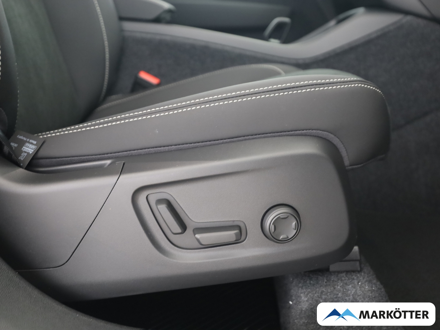 Fahrzeugabbildung Volvo XC40 Plus Black Edition 2WD B3 360°/LHZ/SHZ/BLIS