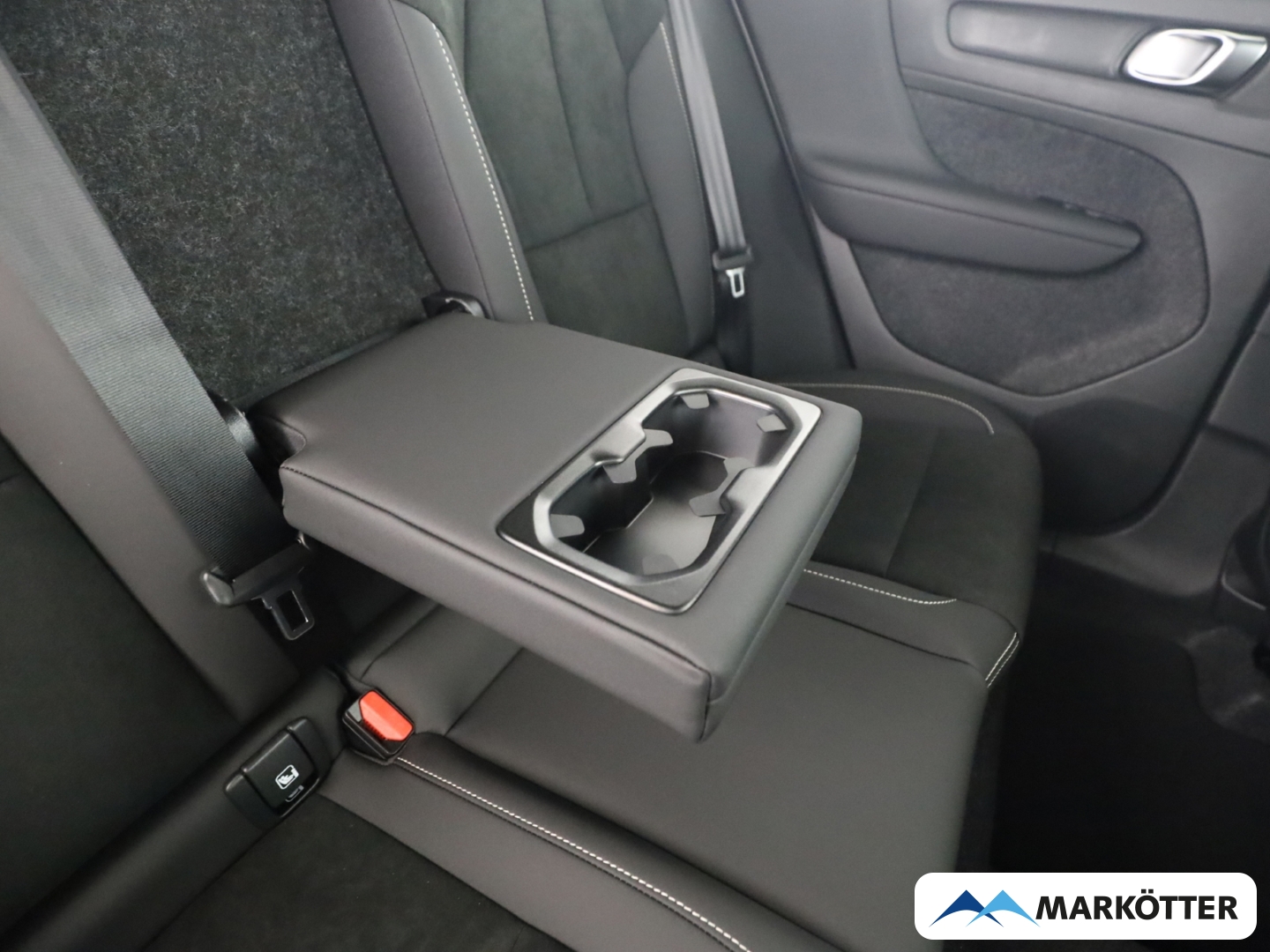 Fahrzeugabbildung Volvo XC40 Plus Black Edition 2WD B3 360°/LHZ/SHZ/BLIS