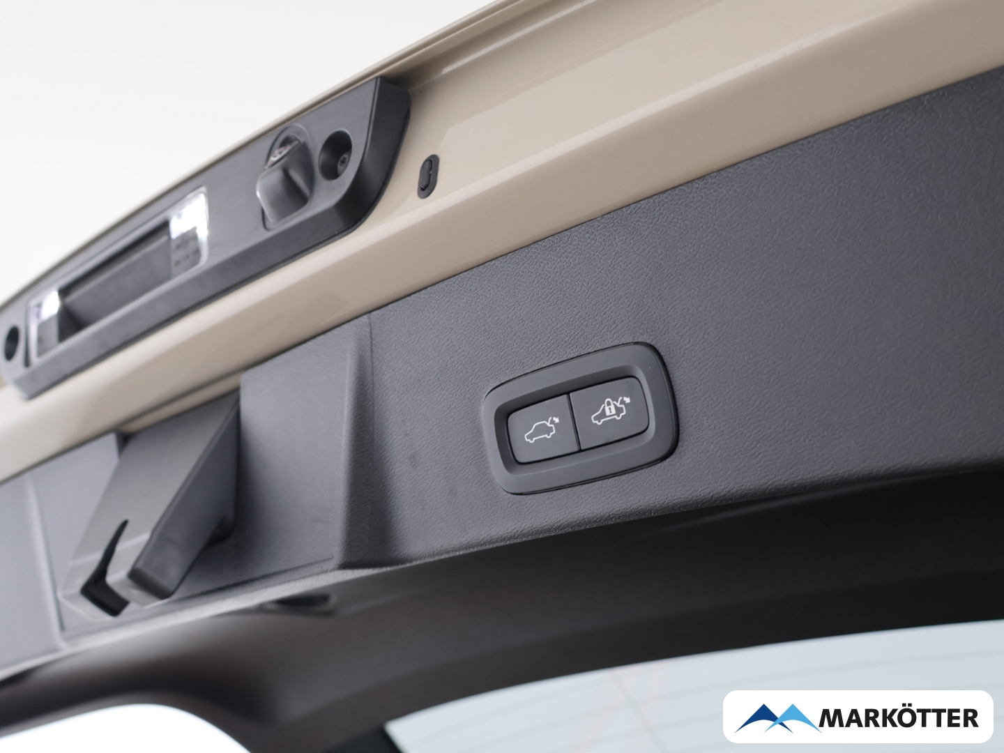 Fahrzeugabbildung Volvo XC40 B3 Plus Dark 2WD BLIS/PANO/LHZ/DAB+/360Cam