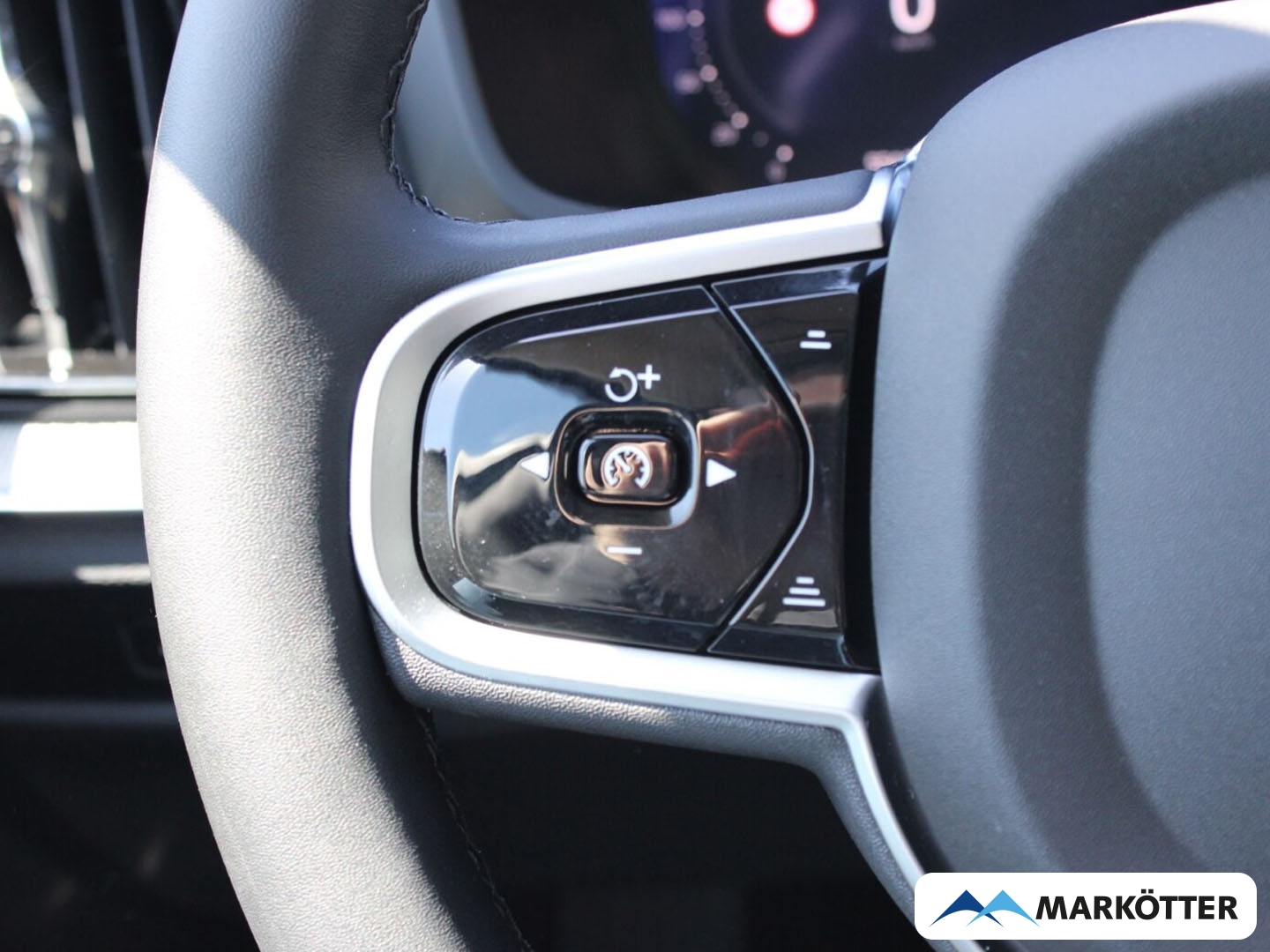Fahrzeugabbildung Volvo V60 T8 AWD Plus Bright Recharge ACC/PANO/Head-UP