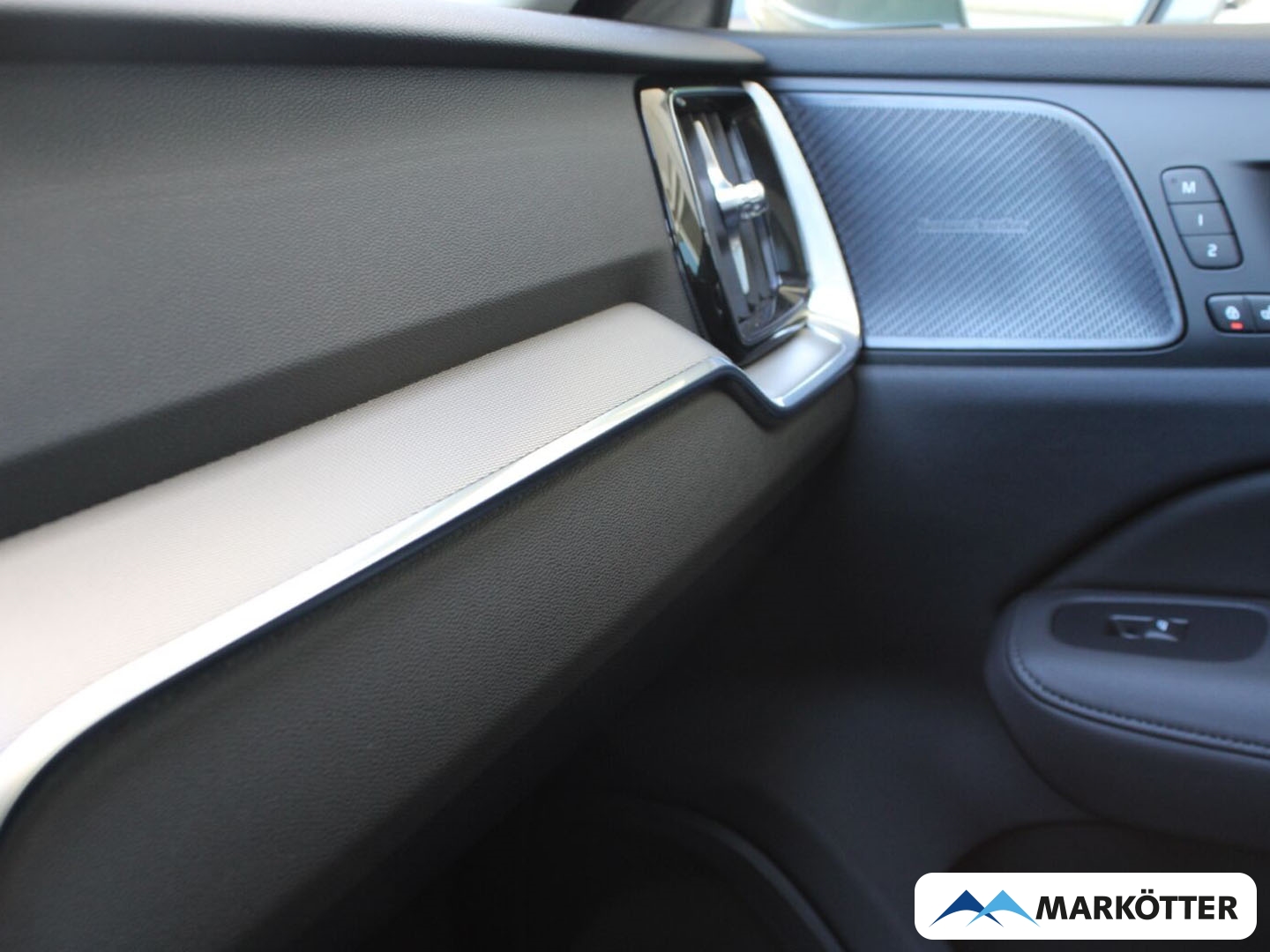 Fahrzeugabbildung Volvo V60 T8 AWD Plus Bright Recharge ACC/PANO/Head-UP