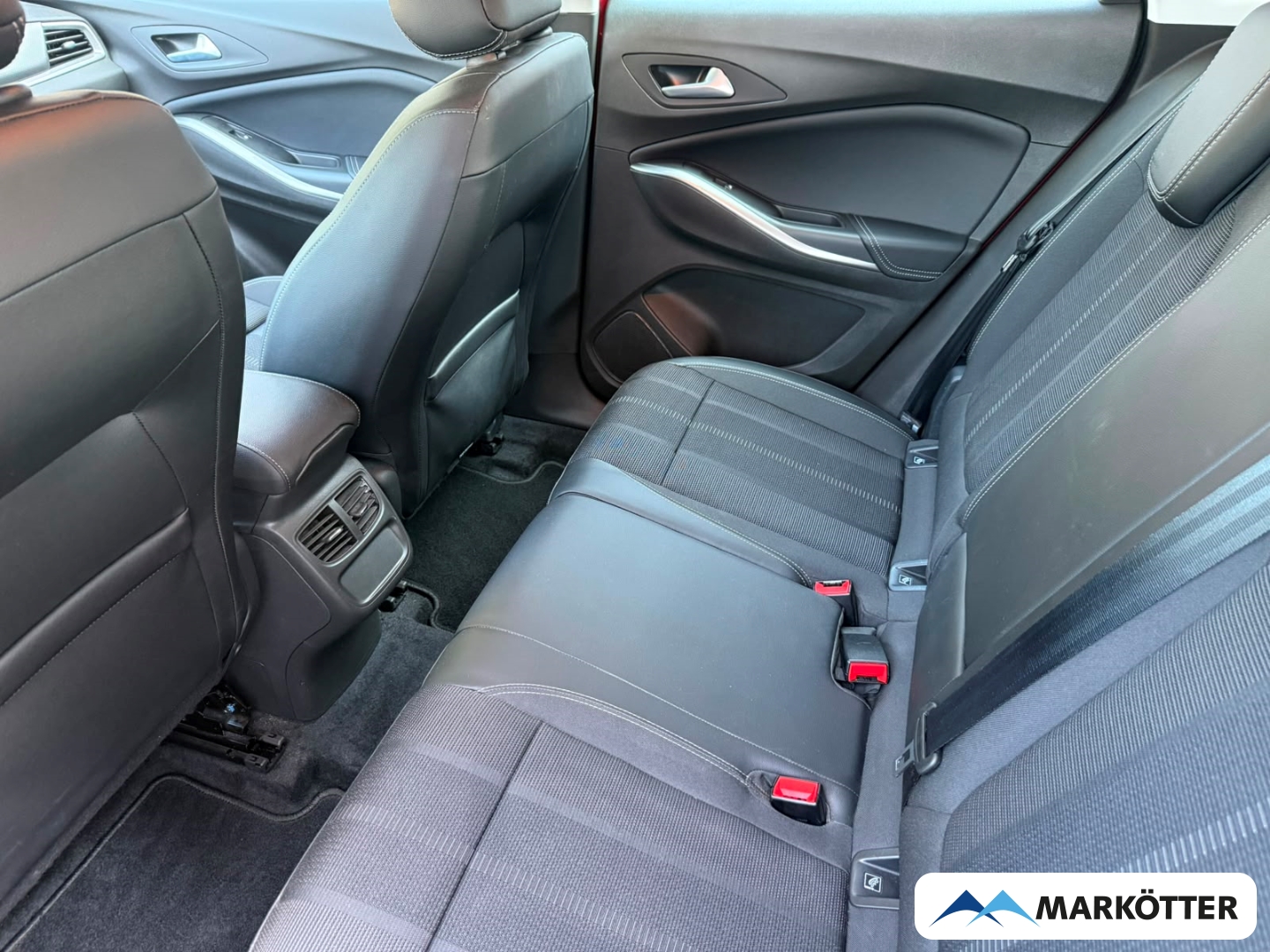 Fahrzeugabbildung Opel Grandland GS Line ACC/CARPLY/DAB/LED/PDC/SHZ/
