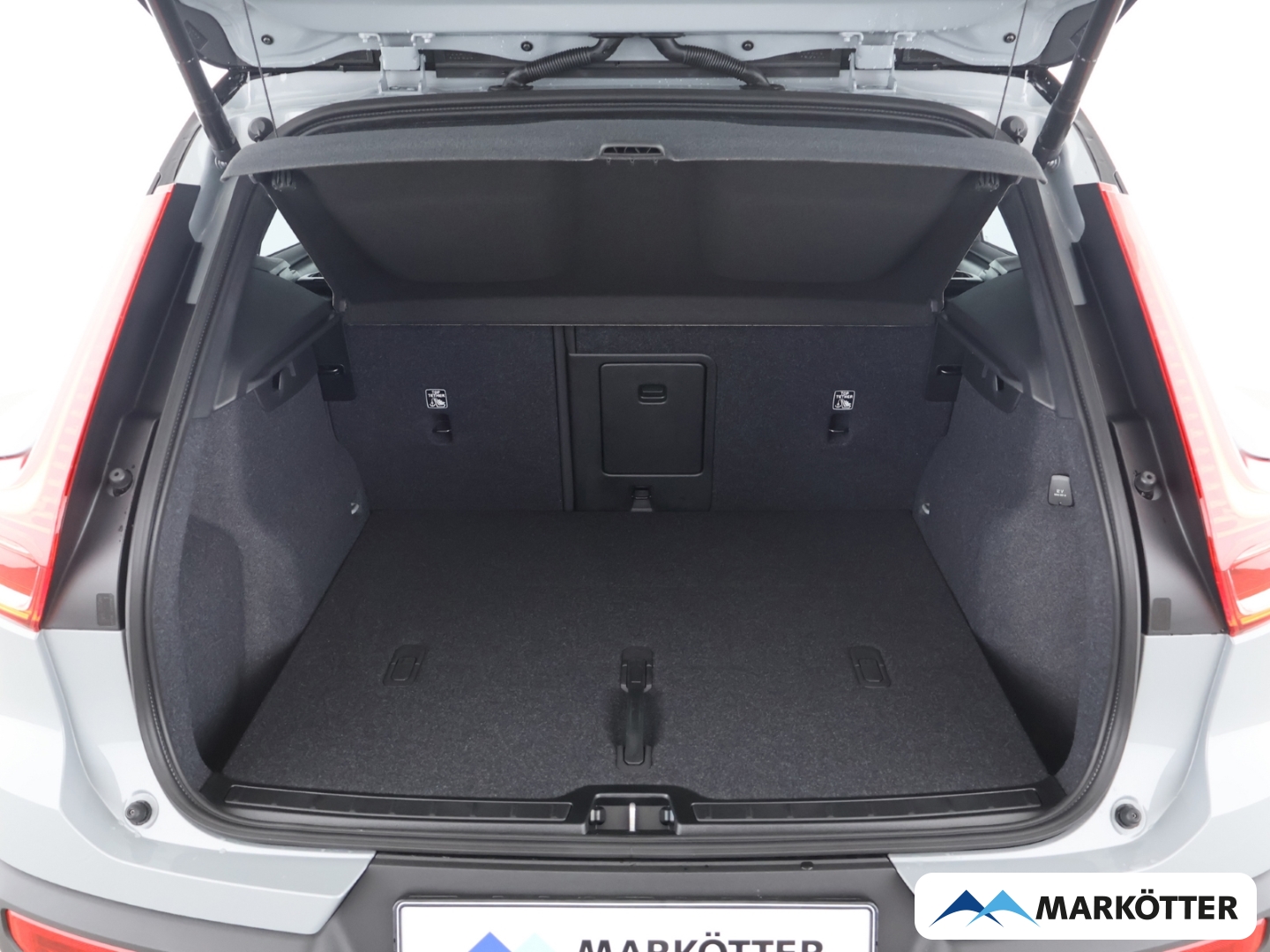 Fahrzeugabbildung Volvo XC40 Plus Black Edition 2WD B3 360°/LHZ/SHZ/BLIS