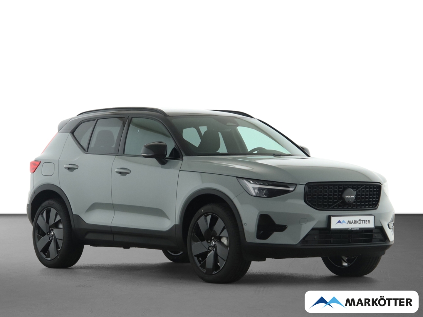 Fahrzeugabbildung Volvo XC40 Plus Black Edition 2WD B3 360°/LHZ/SHZ/BLIS