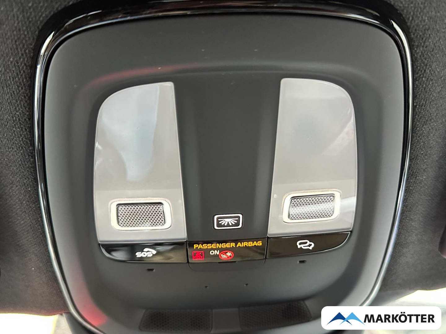 Fahrzeugabbildung Volvo XC40 B3 Plus Black Edition/20''/H&K/ACC/SHZ+LHZ