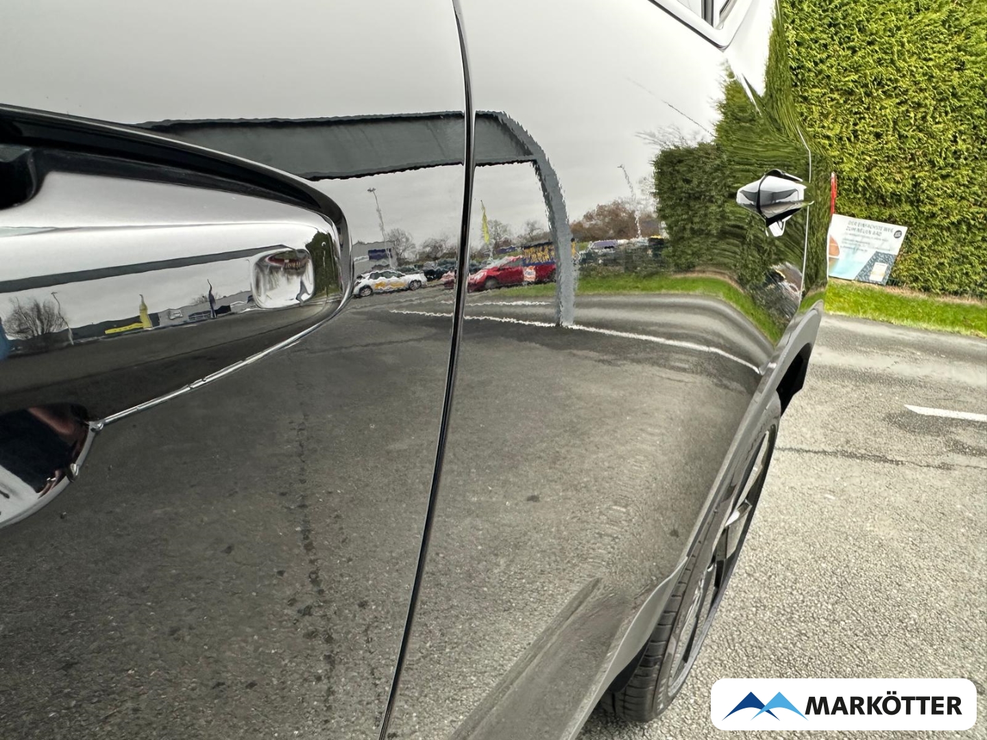 Fahrzeugabbildung Volvo XC40 B3 Plus Black Edition/20''/H&K/ACC/SHZ+LHZ