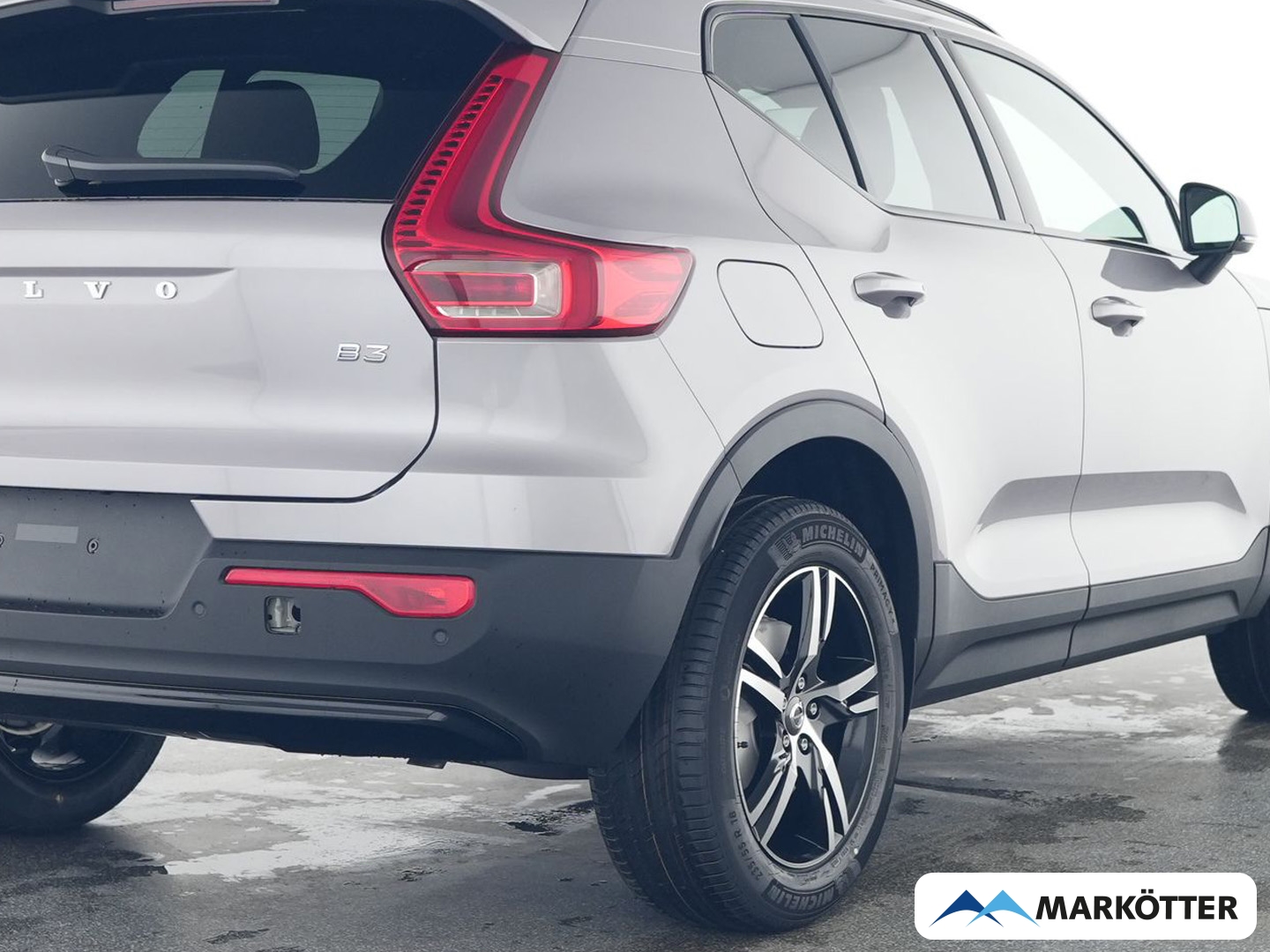 Fahrzeugabbildung Volvo XC40 Plus Dark 2WD/NAVI/LED/PDC/PANO/FSHZ/