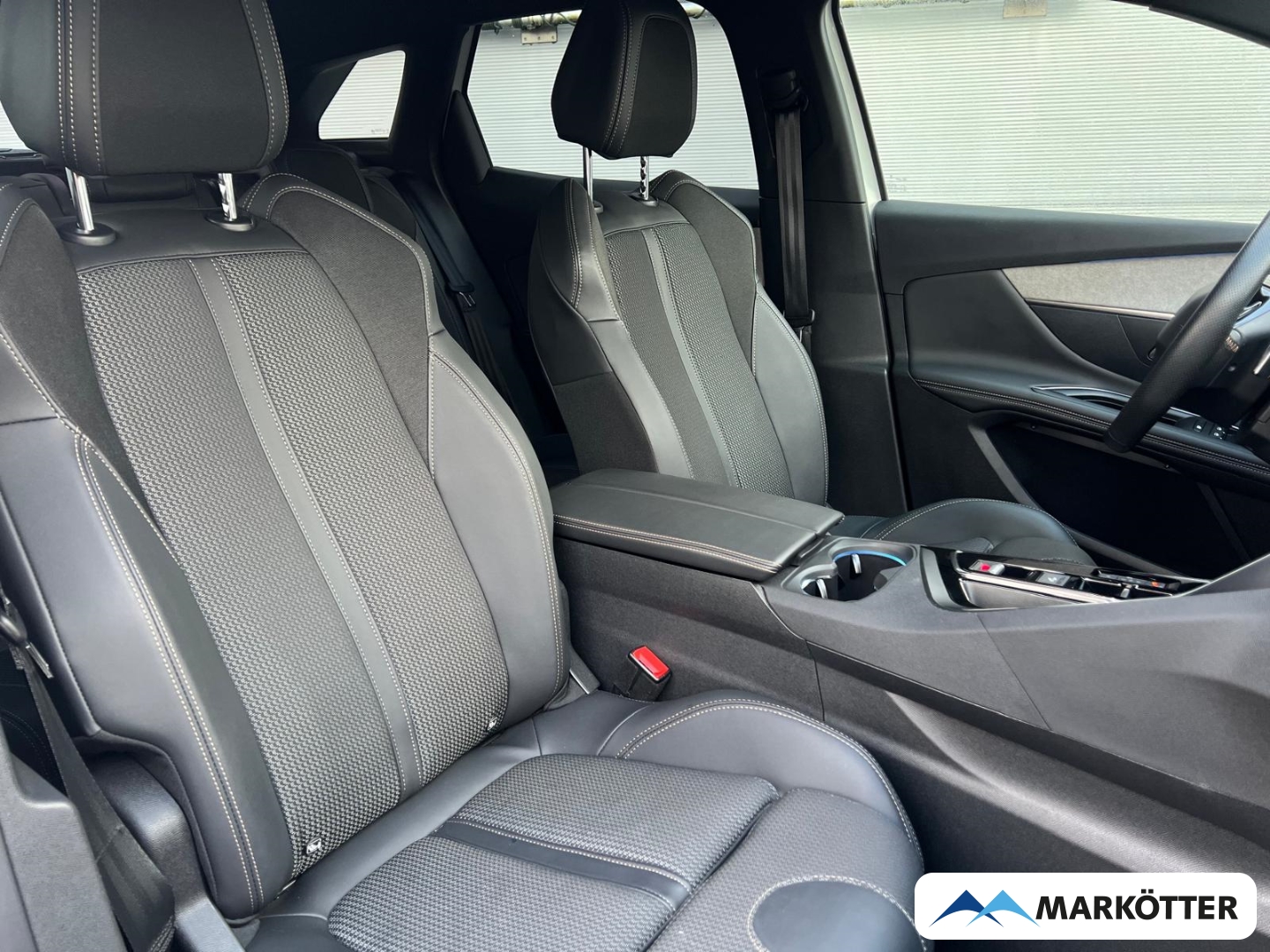 Fahrzeugabbildung Peugeot 3008 GT 1.2 PureTech 130 EU6d /BLIS/180°CAM/LED