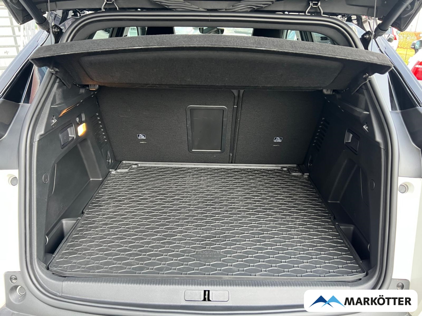 Fahrzeugabbildung Peugeot 3008 GT 1.2 PureTech 130 EU6d /BLIS/180°CAM/LED