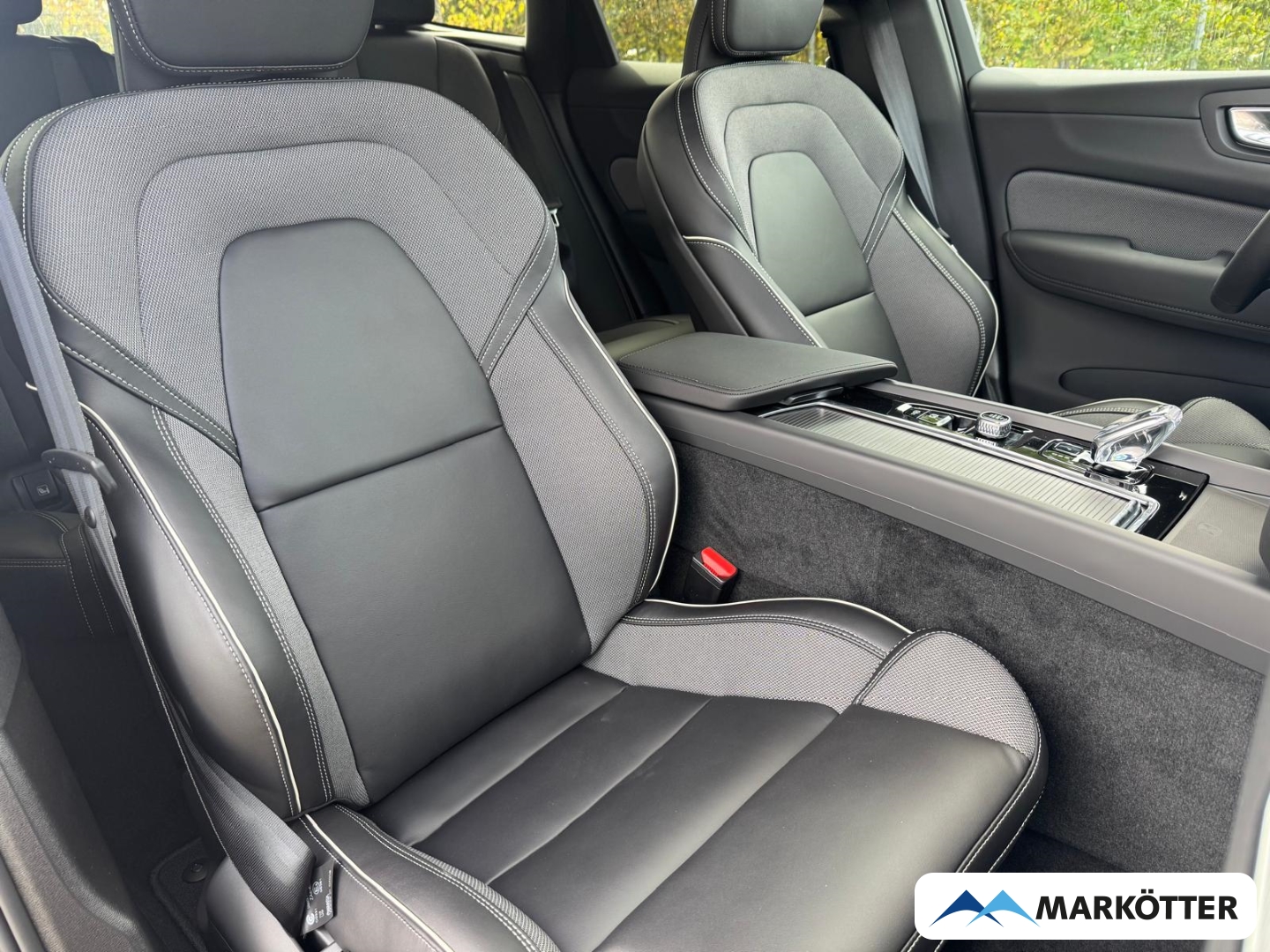 Fahrzeugabbildung Volvo XC60 T8 Plus Black Edition AWD Pano/Head-Up/360°
