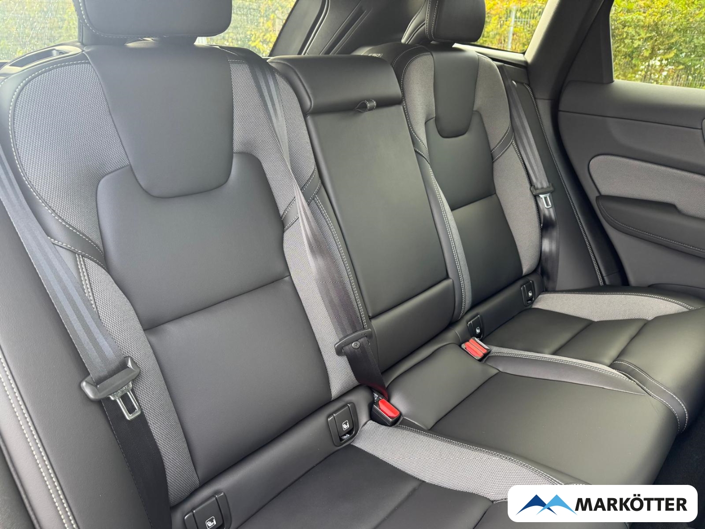 Fahrzeugabbildung Volvo XC60 T8 Plus Black Edition AWD Pano/Head-Up/360°