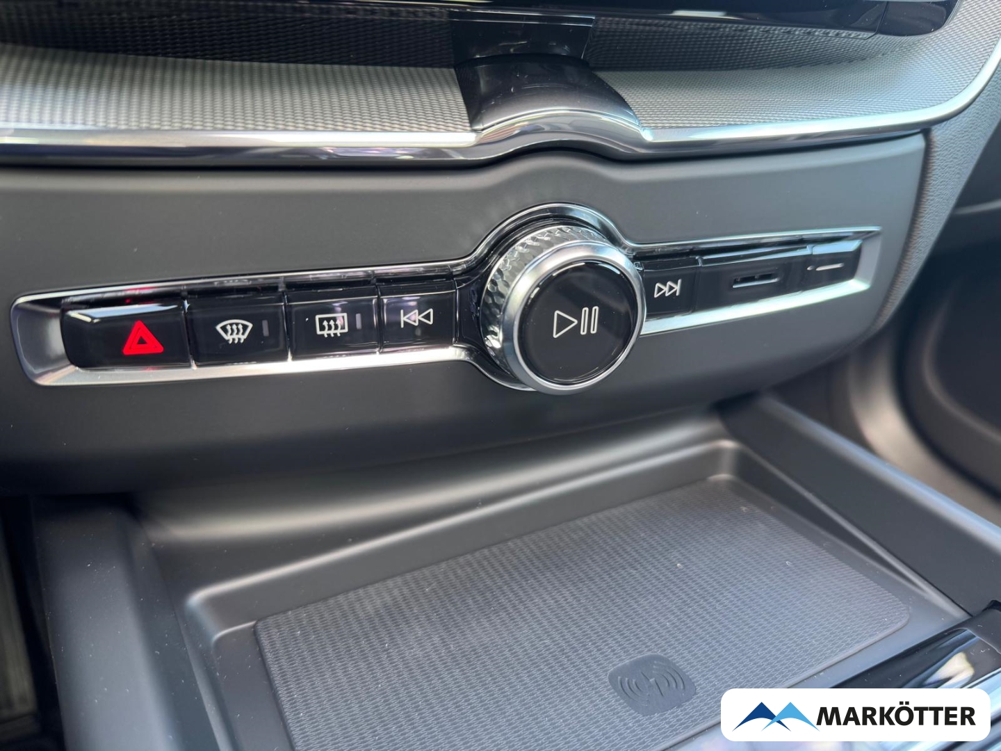 Fahrzeugabbildung Volvo XC60 T8 Plus Black Edition AWD Pano/Head-Up/360°