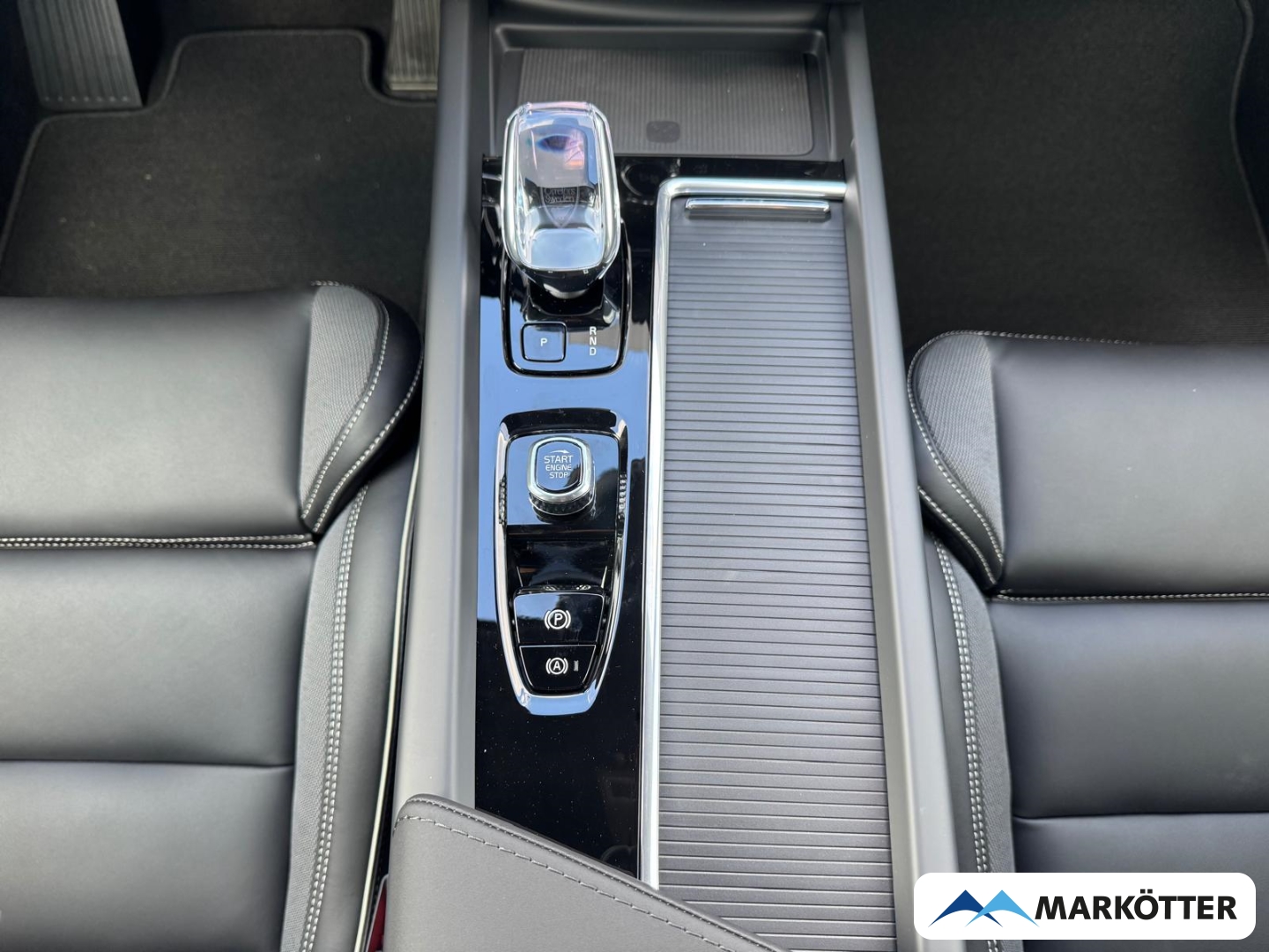 Fahrzeugabbildung Volvo XC60 T8 Plus Black Edition AWD Pano/Head-Up/360°