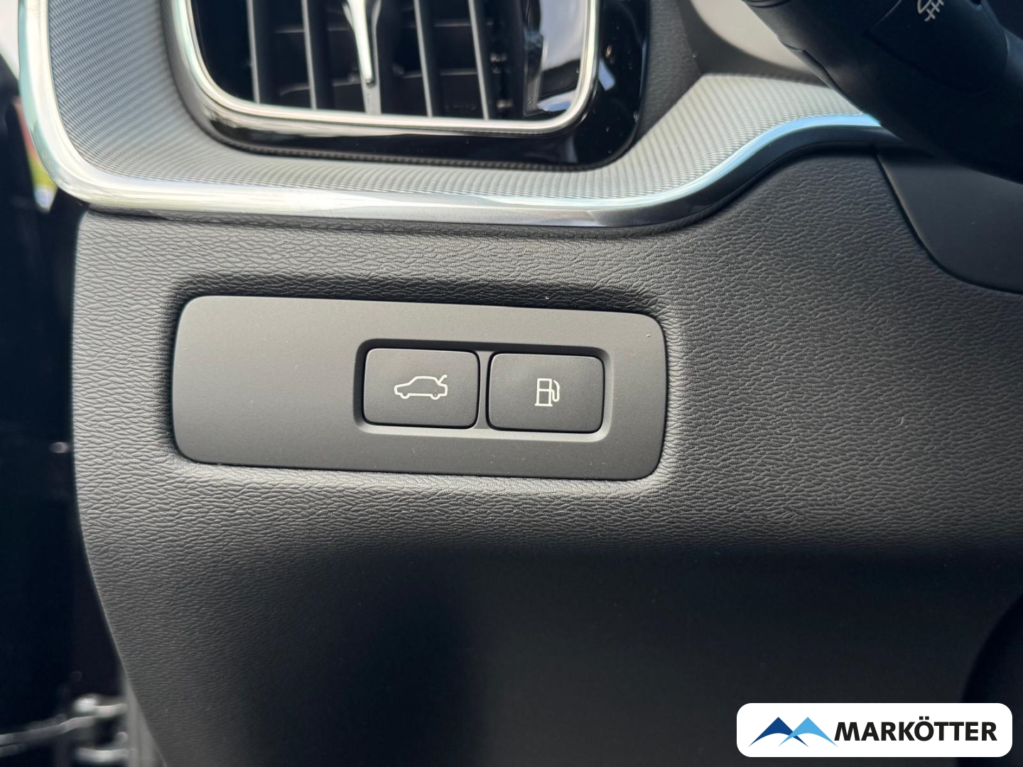 Fahrzeugabbildung Volvo XC60 T8 Plus Black Edition AWD Pano/Head-Up/360°