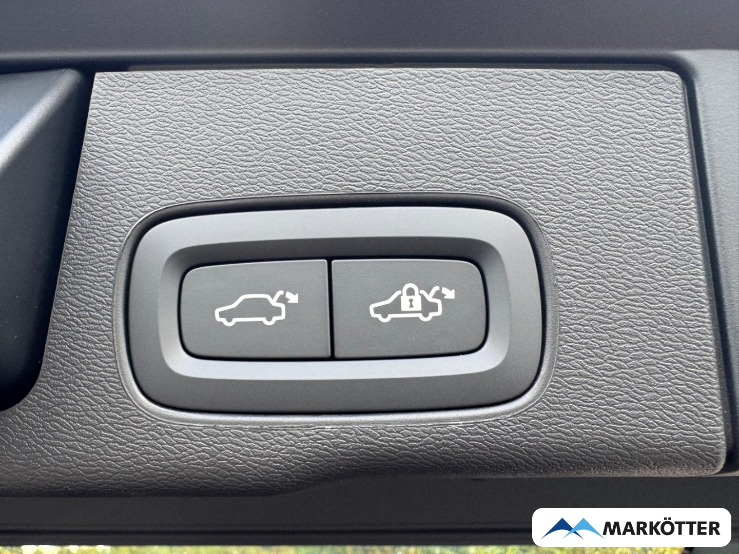 Fahrzeugabbildung Volvo XC60 T8 Plus Black Edition AWD Pano/Head-Up/360°