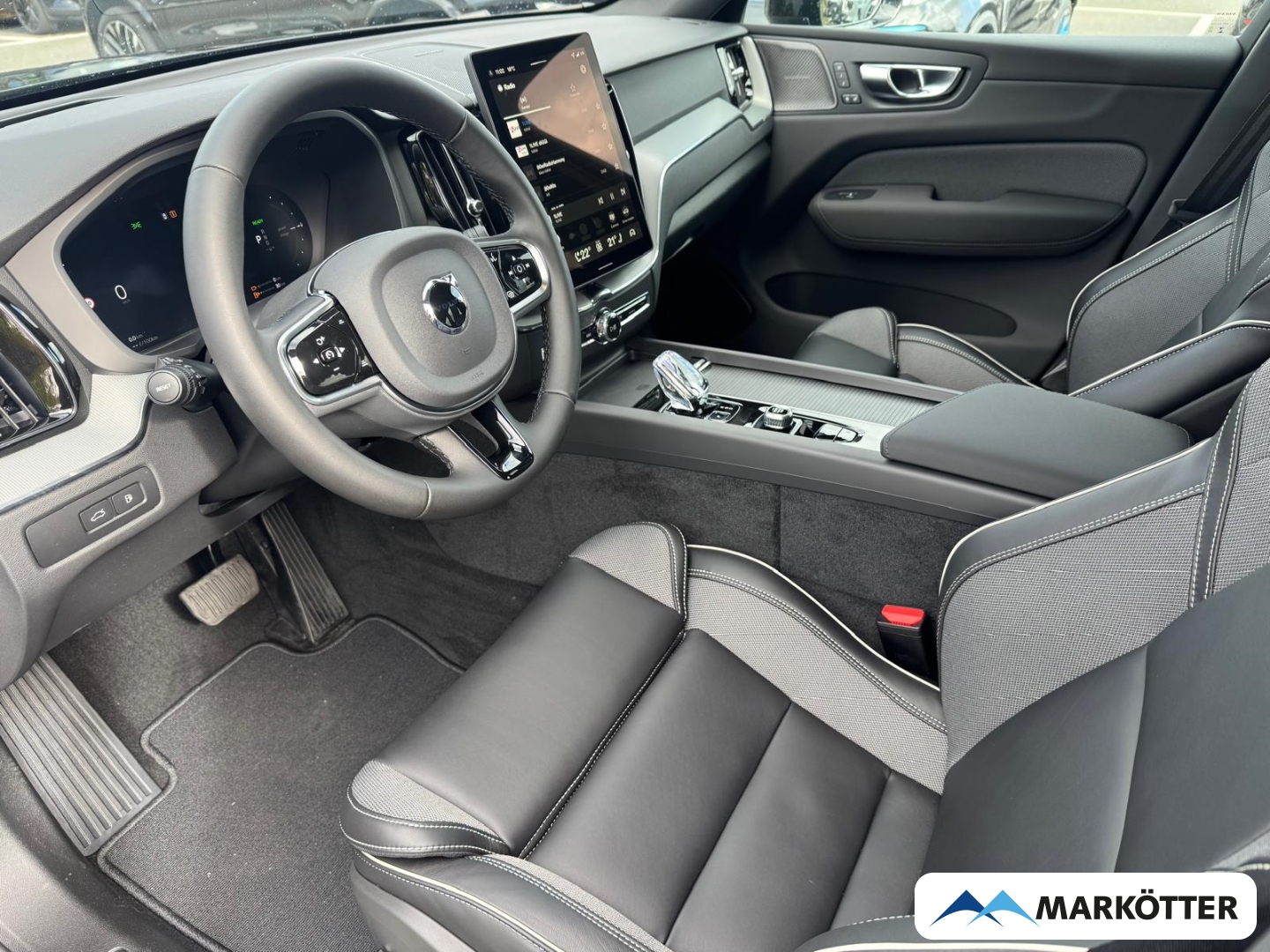 Fahrzeugabbildung Volvo XC60 T8 Plus Black Edition AWD Pano/Head-Up/360°