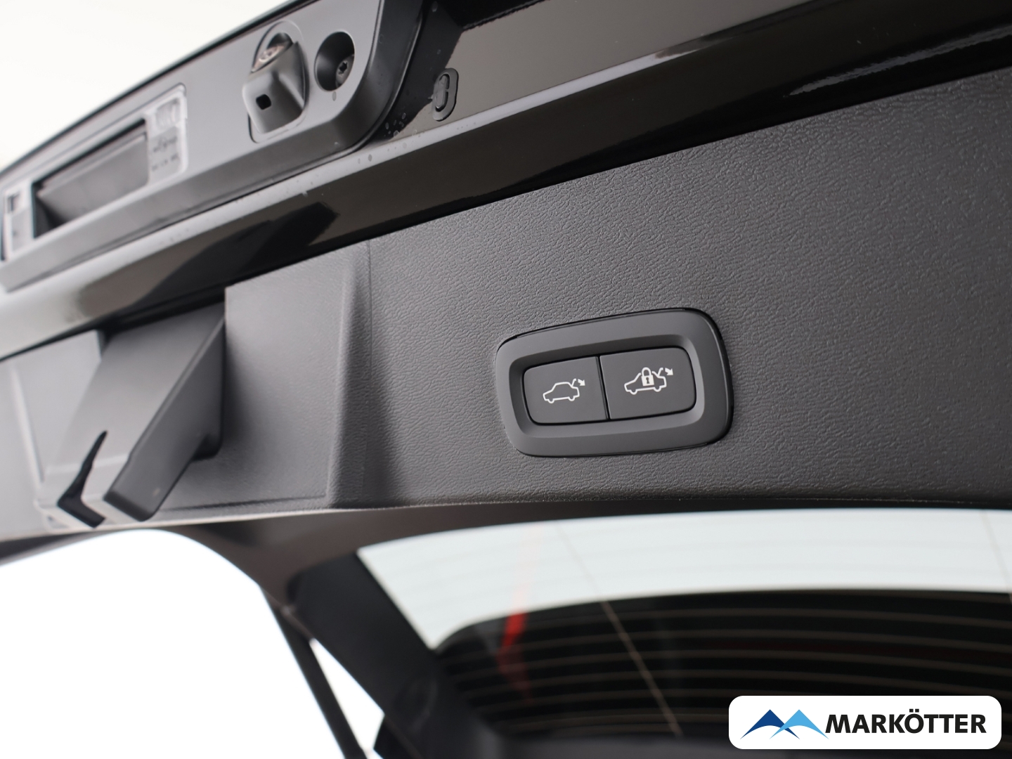 Fahrzeugabbildung Volvo XC40 B3 Plus Black Edition/Keyless/H&K/SHZ+LHZ