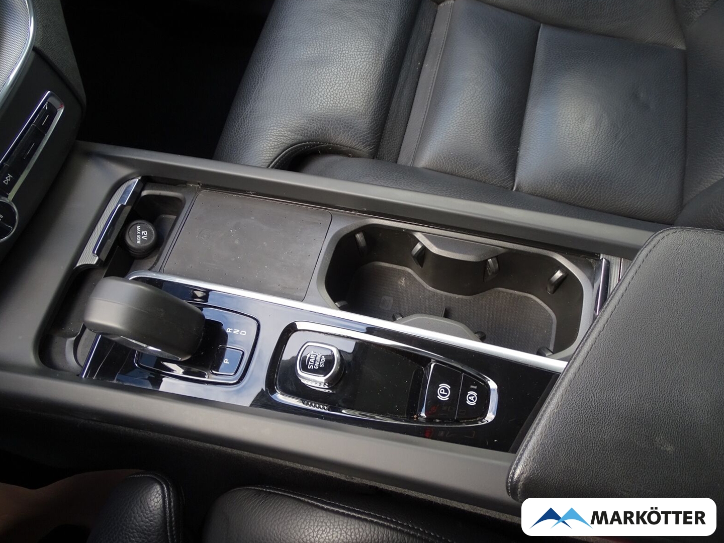 Fahrzeugabbildung Volvo XC60 Inscription Expression Plug-In Hybrid AWD