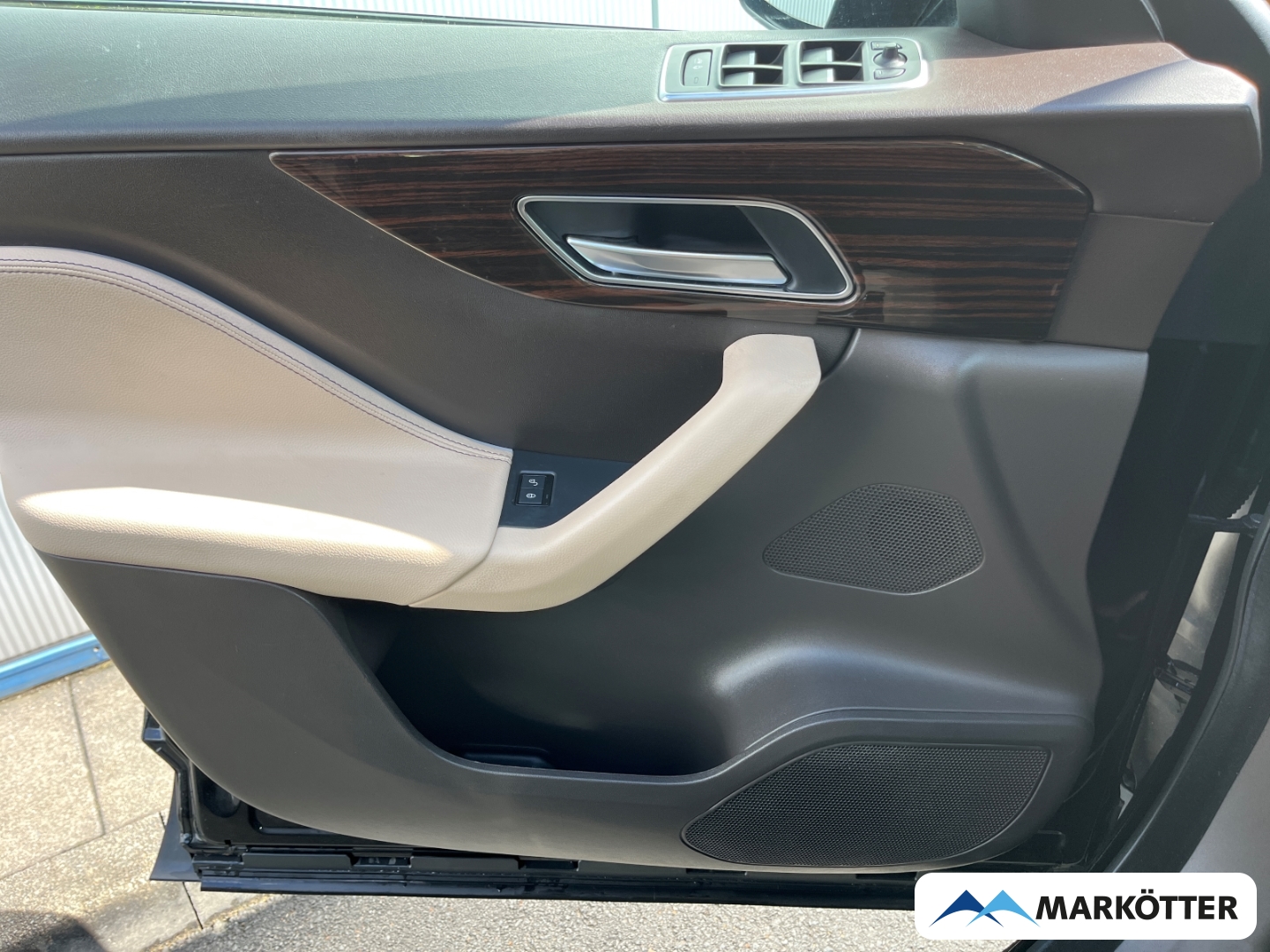 Fahrzeugabbildung Jaguar F-Pace 20d Pure Pano/Black-Pkt/Heckantrieb/20''