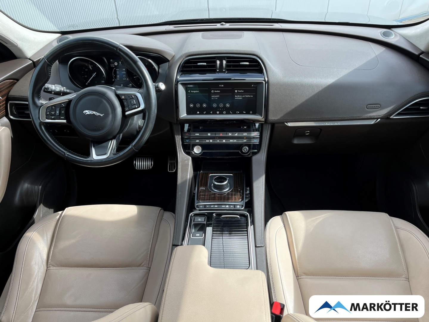 Fahrzeugabbildung Jaguar F-Pace 20d Pure Pano/Black-Pkt/Heckantrieb/20''