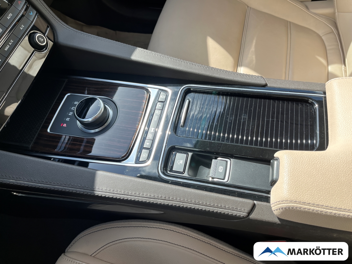 Fahrzeugabbildung Jaguar F-Pace 20d Pure Pano/Black-Pkt/Heckantrieb/20''