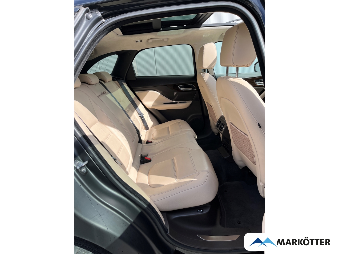 Fahrzeugabbildung Jaguar F-Pace 20d Pure Pano/Black-Pkt/Heckantrieb/20''