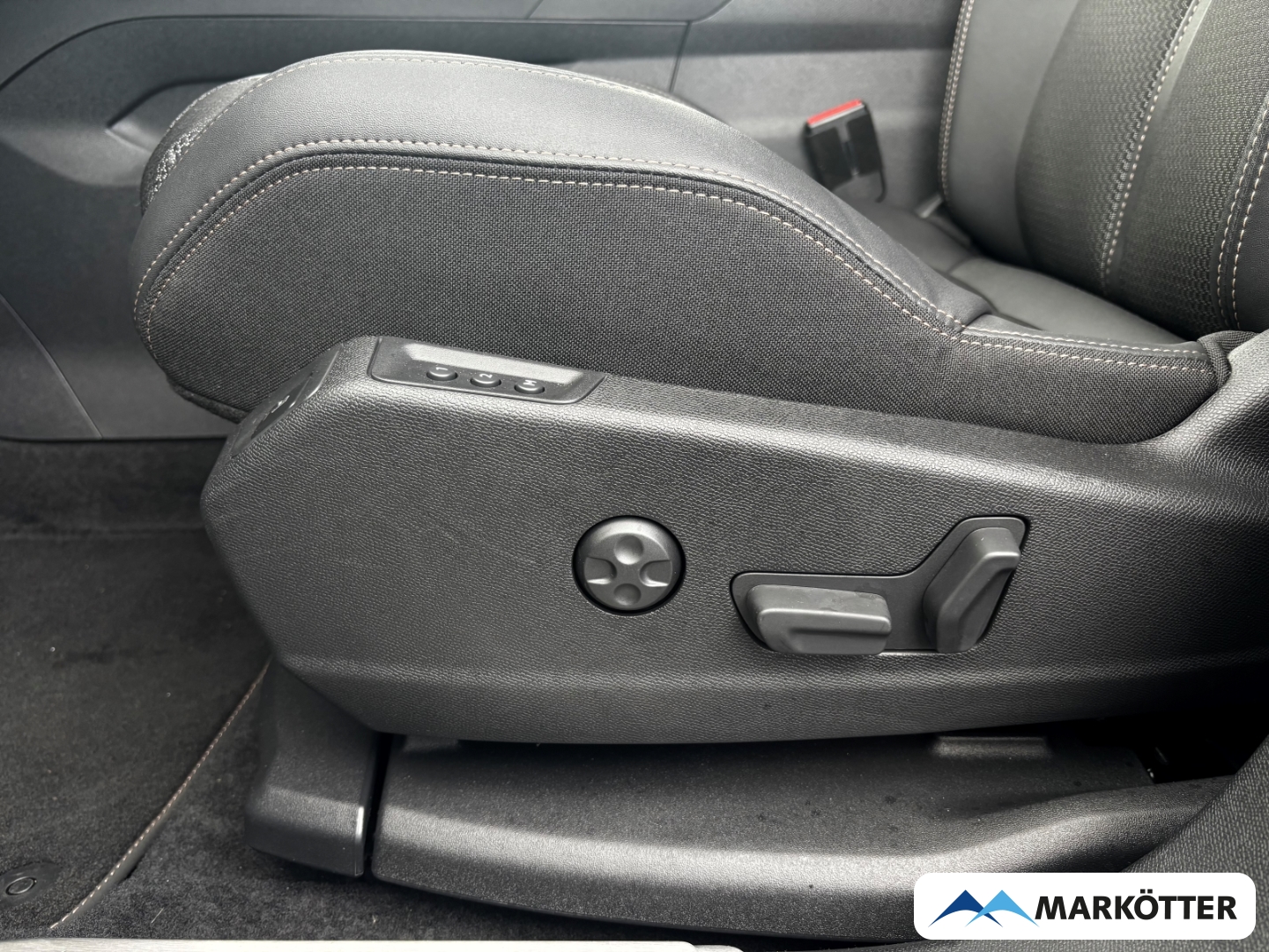 Fahrzeugabbildung Peugeot 3008 GT 360°/ACC/BLIS/SHZ/FOCAL/NAVI/KLIMA