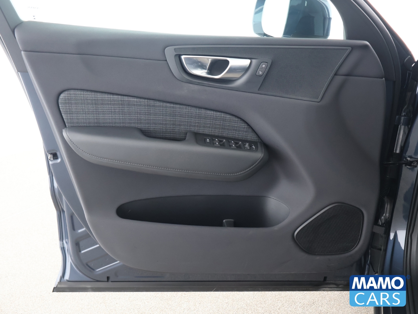 Fahrzeugabbildung Volvo XC60 T6 Core Hybrid AWD/BLIS/ACC/WINTER P.