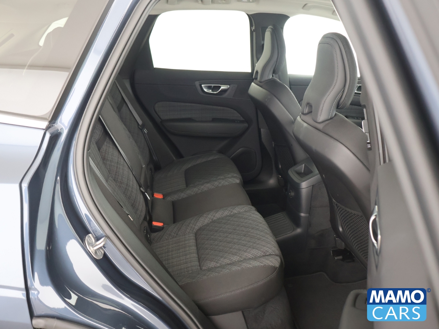 Fahrzeugabbildung Volvo XC60 T6 Core Hybrid AWD/BLIS/ACC/WINTER P.