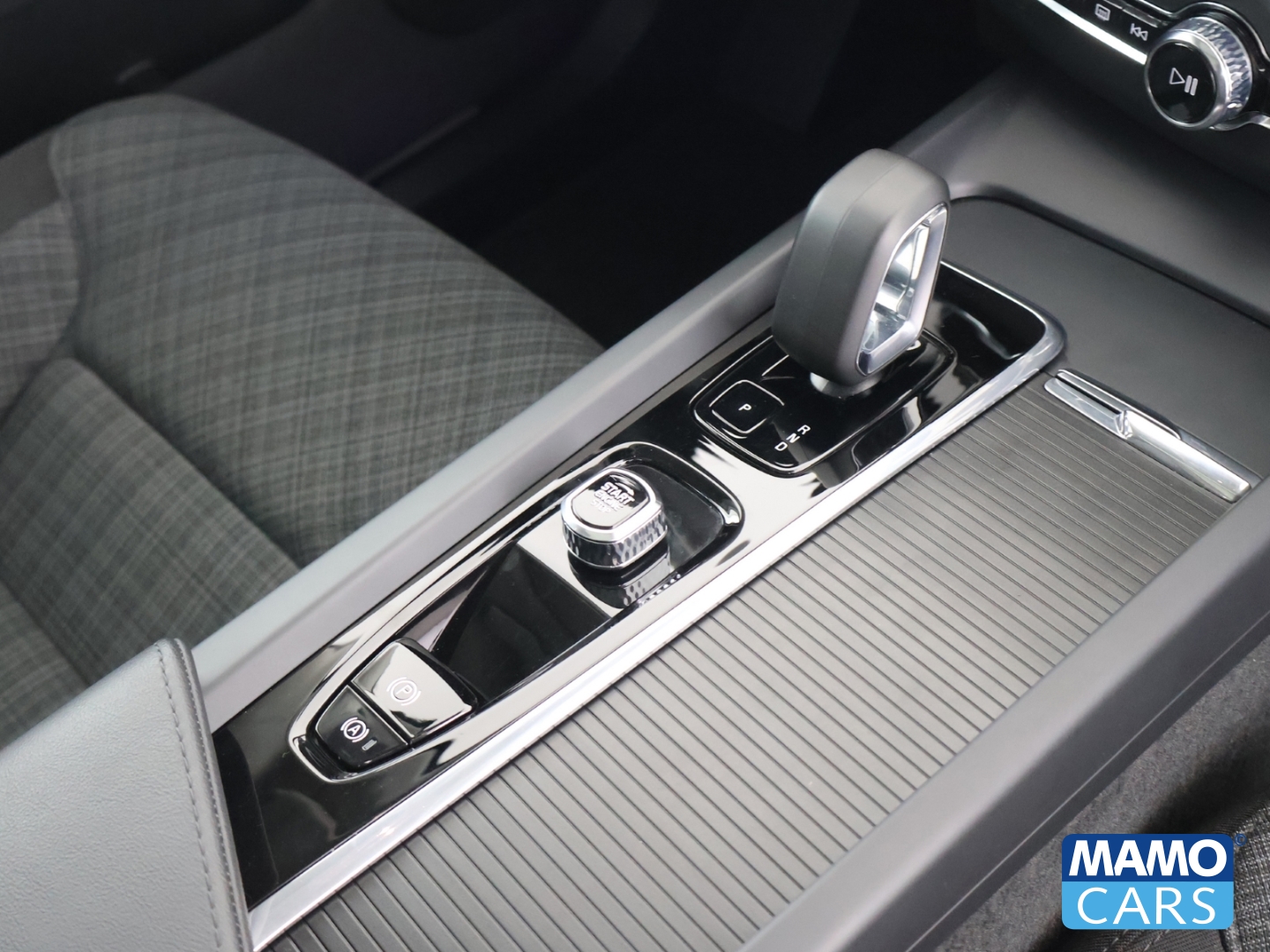 Fahrzeugabbildung Volvo XC60 T6 Core Hybrid AWD/BLIS/ACC/WINTER P.