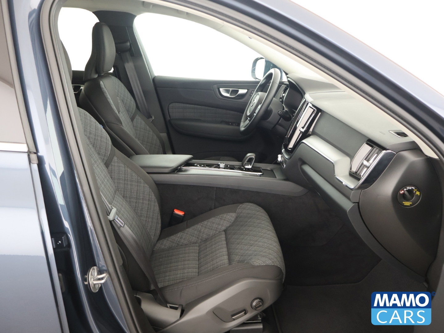 Fahrzeugabbildung Volvo XC60 T6 Core Hybrid AWD/BLIS/ACC/WINTER P.