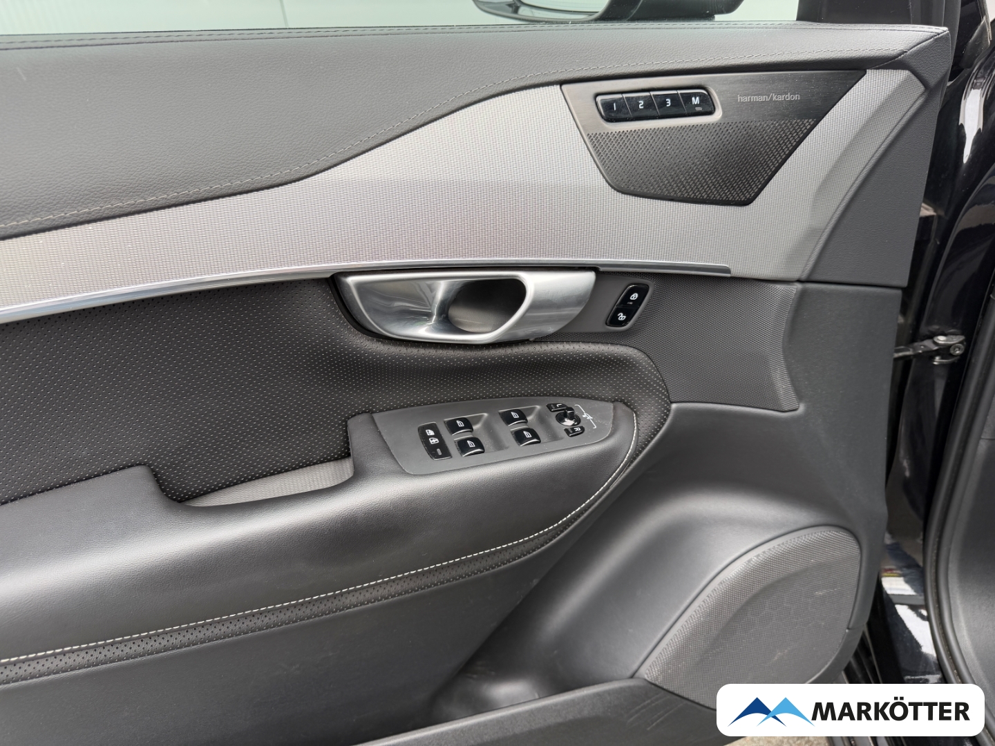 Fahrzeugabbildung Volvo XC90 B5 AWD Ultimate Bright 7-Sitzer/Four-C/AHK