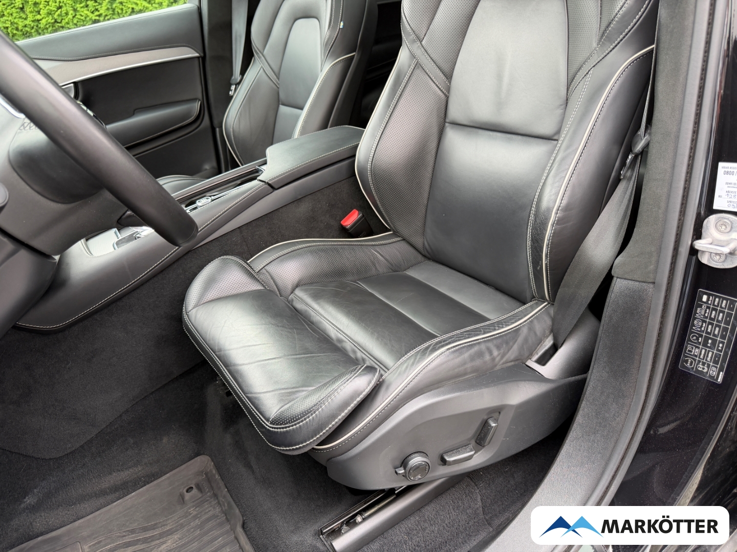 Fahrzeugabbildung Volvo XC90 B5 AWD Ultimate Bright 7-Sitzer/Four-C/AHK