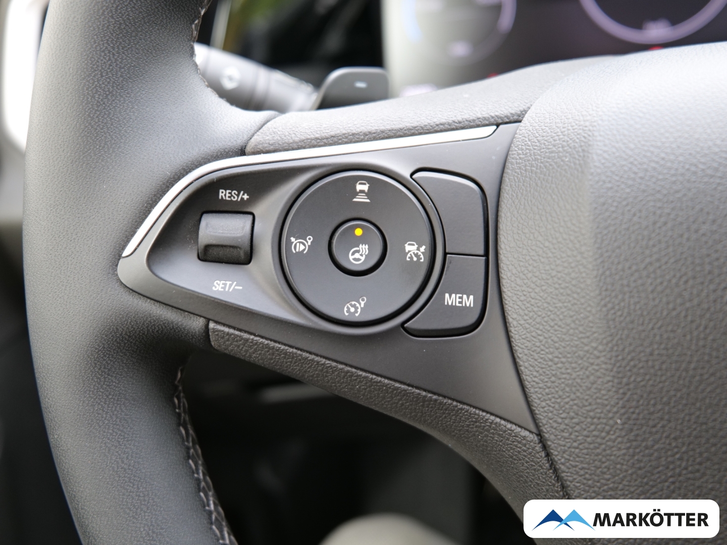 Fahrzeugabbildung Opel Grandland 1.2 Hybrid GS Line Black Navi/Voll-LED/Kamera/BLIS