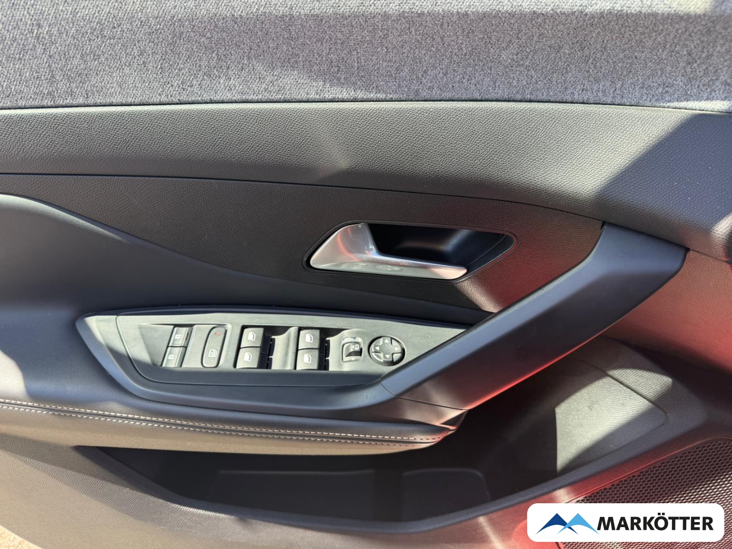 Fahrzeugabbildung Peugeot 308 Allure Pack 1.2 PureTech 130 SHZ/CAM180°/LED