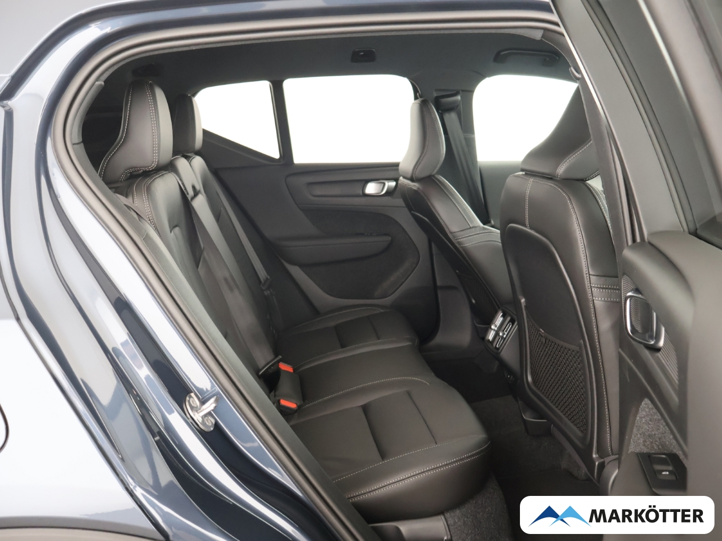 Fahrzeugabbildung Volvo XC40 B3 Plus Dark/Allwetterbereifung/360°CAM/FHZ