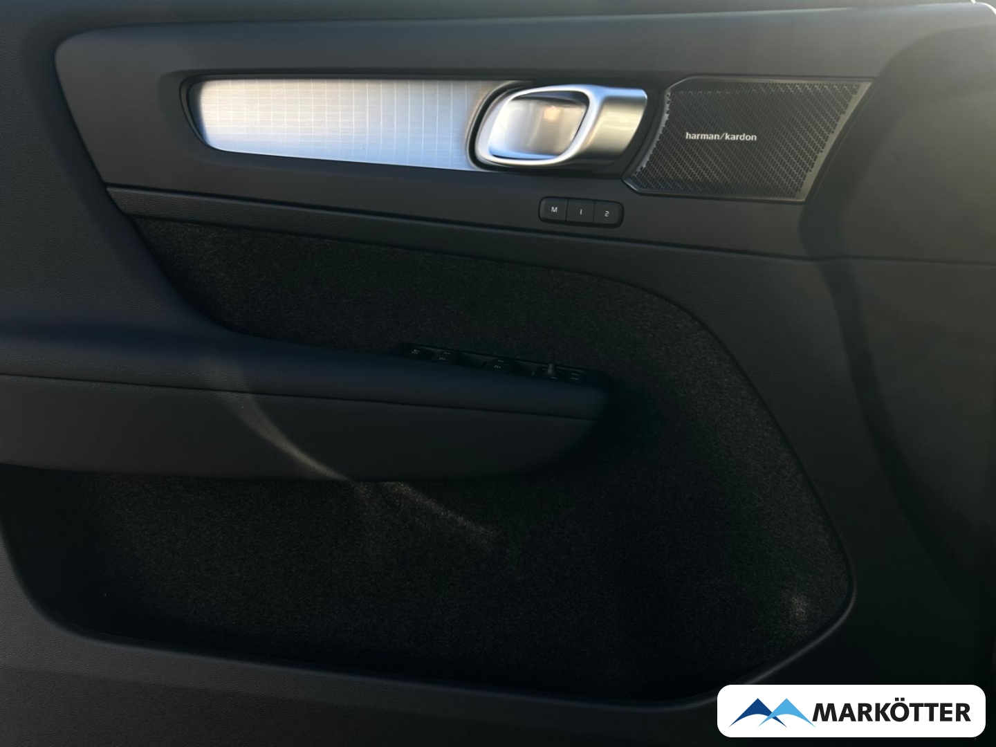 Fahrzeugabbildung Volvo XC40 B3 Plus Black Edition 2WD 360°/ACC/BLIS