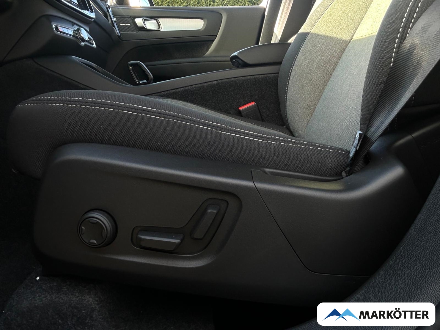 Fahrzeugabbildung Volvo XC40 B3 Plus Black Edition 2WD 360°/ACC/BLIS