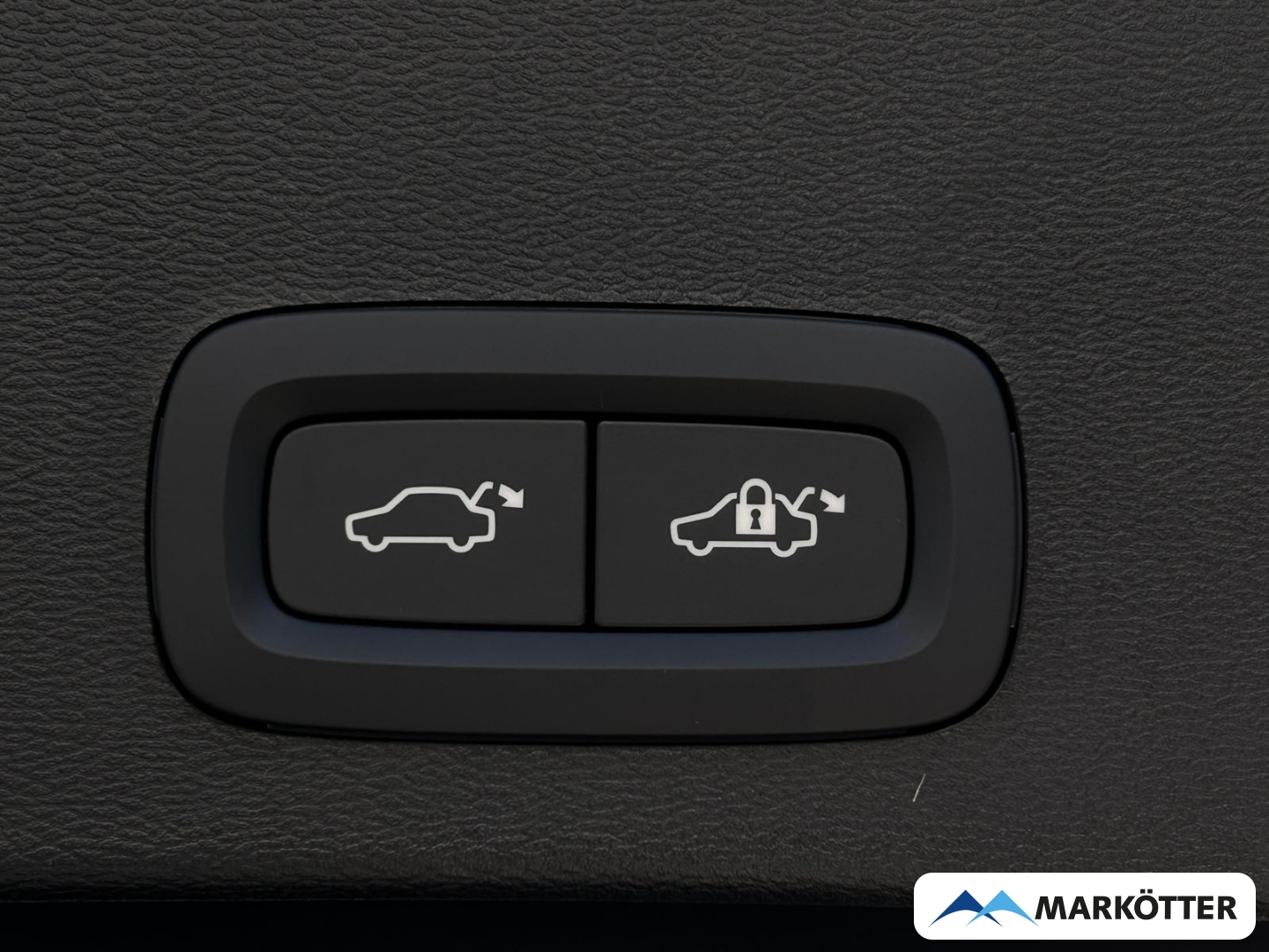 Fahrzeugabbildung Volvo XC40 B3 Plus Black Edition 2WD 360°/ACC/BLIS