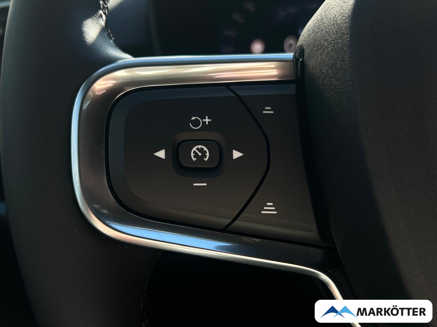 Fahrzeugabbildung Volvo XC40 B3 Plus Black Edition 2WD 360°/ACC/BLIS