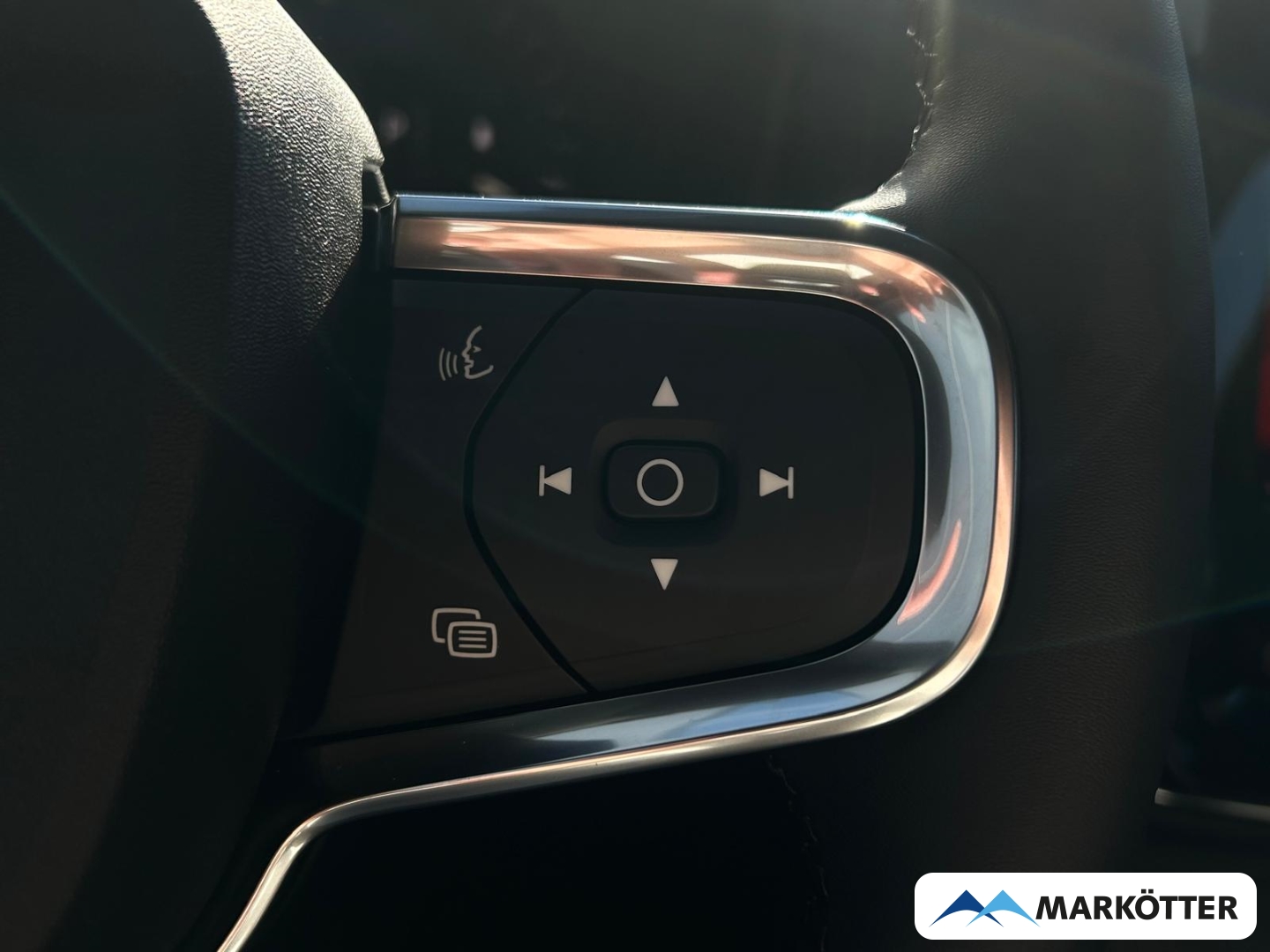 Fahrzeugabbildung Volvo XC40 B3 Plus Black Edition 2WD 360°/ACC/BLIS