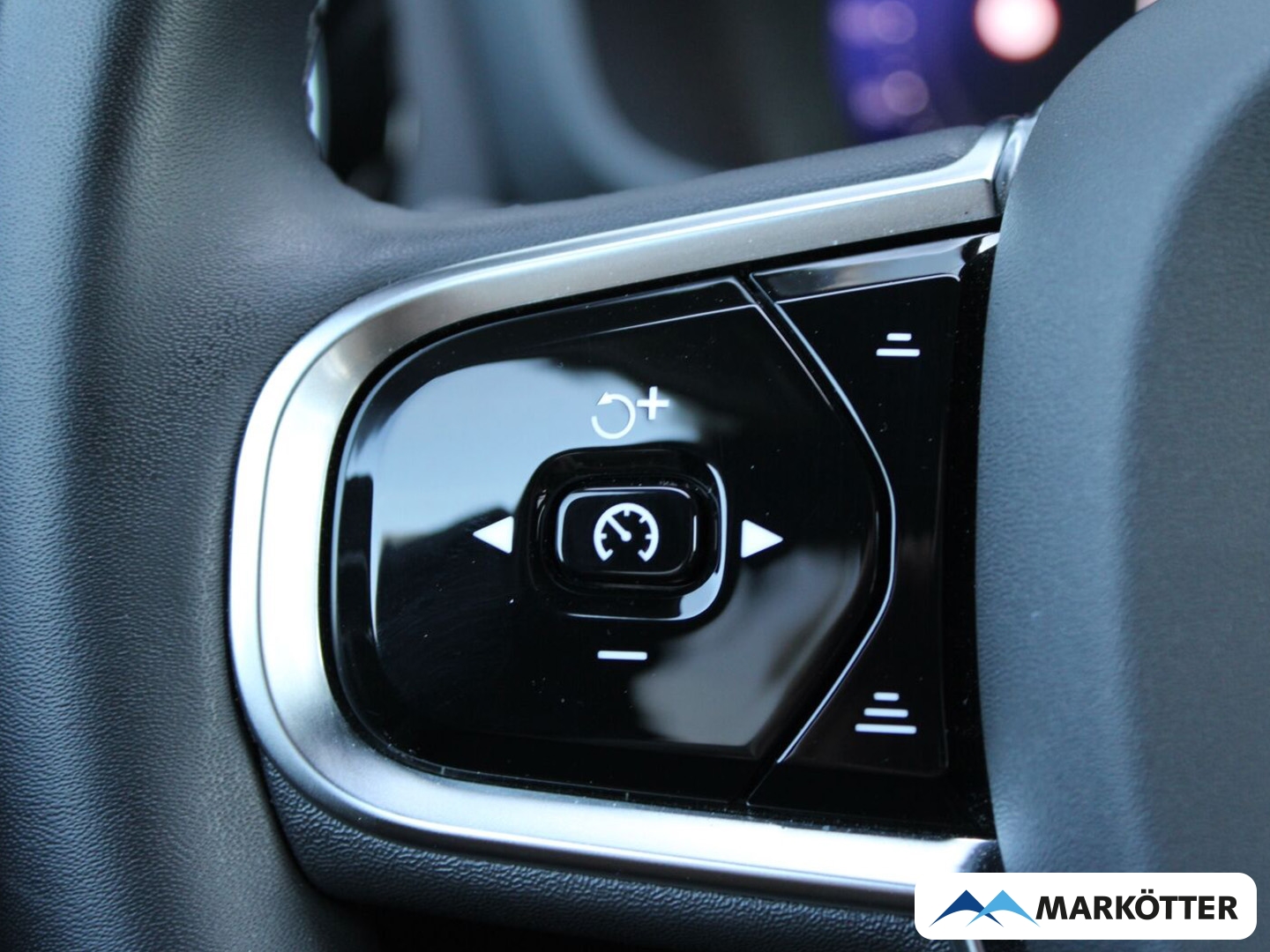 Fahrzeugabbildung Volvo V60 Plus Dark AWD/NAVI/PDC/CAM/Fshz/SHZ/PANO/