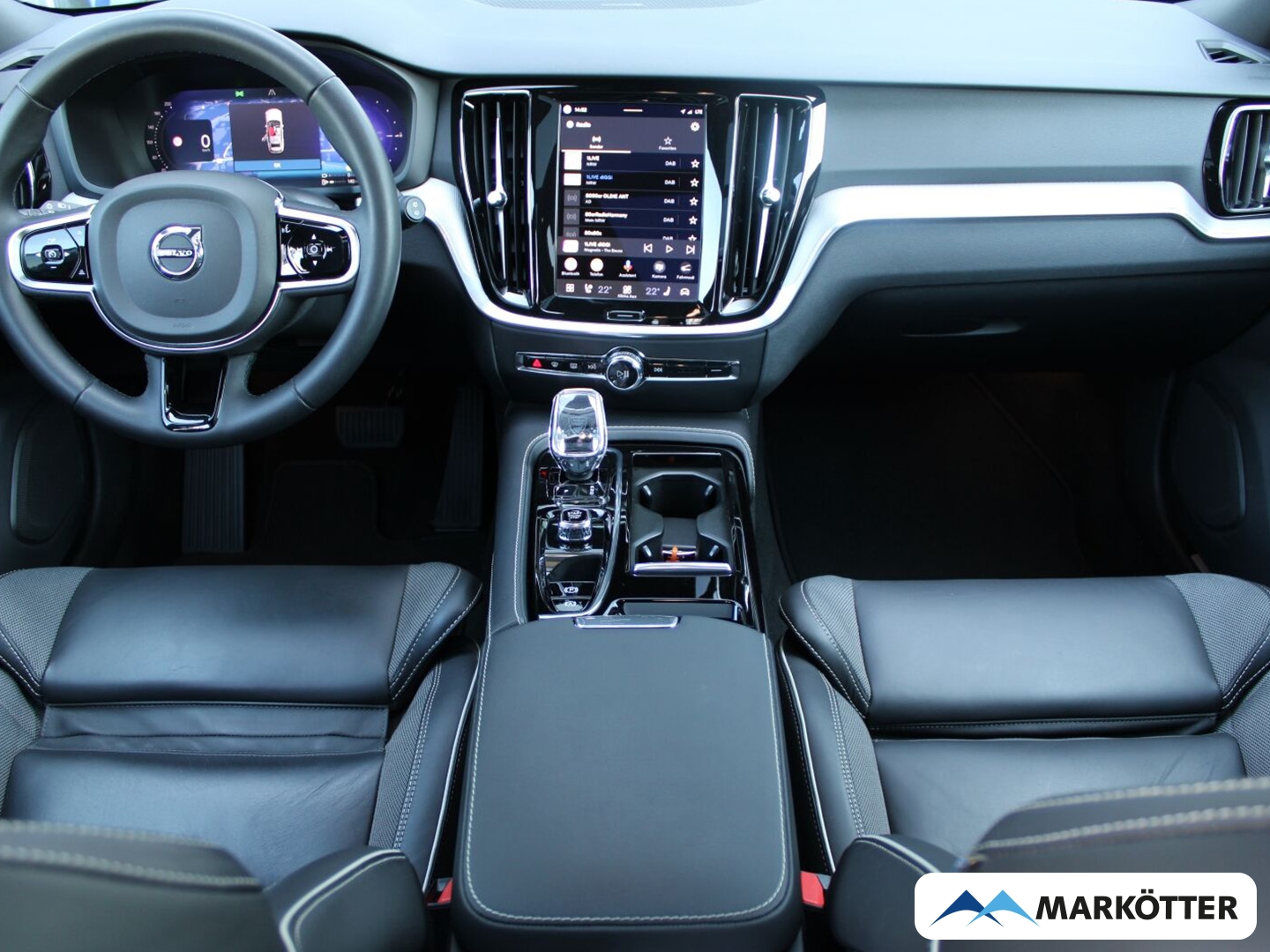 Fahrzeugabbildung Volvo V60 Plus Dark AWD/NAVI/PDC/CAM/Fshz/SHZ/PANO/