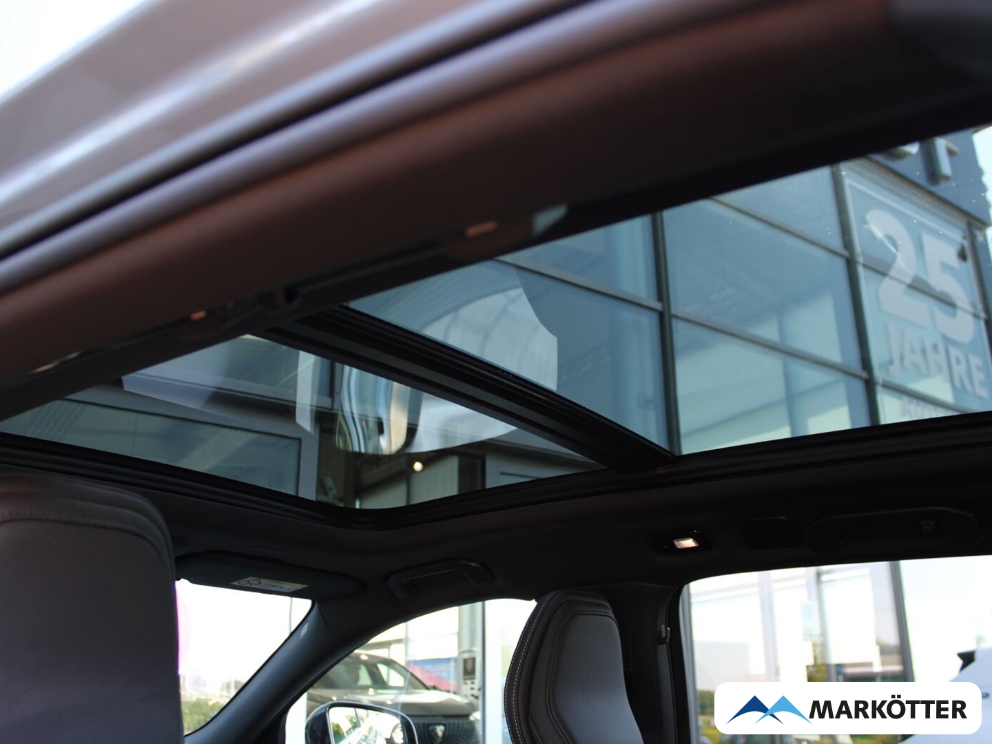 Fahrzeugabbildung Volvo V60 Plus Dark AWD/NAVI/PDC/CAM/Fshz/SHZ/PANO/