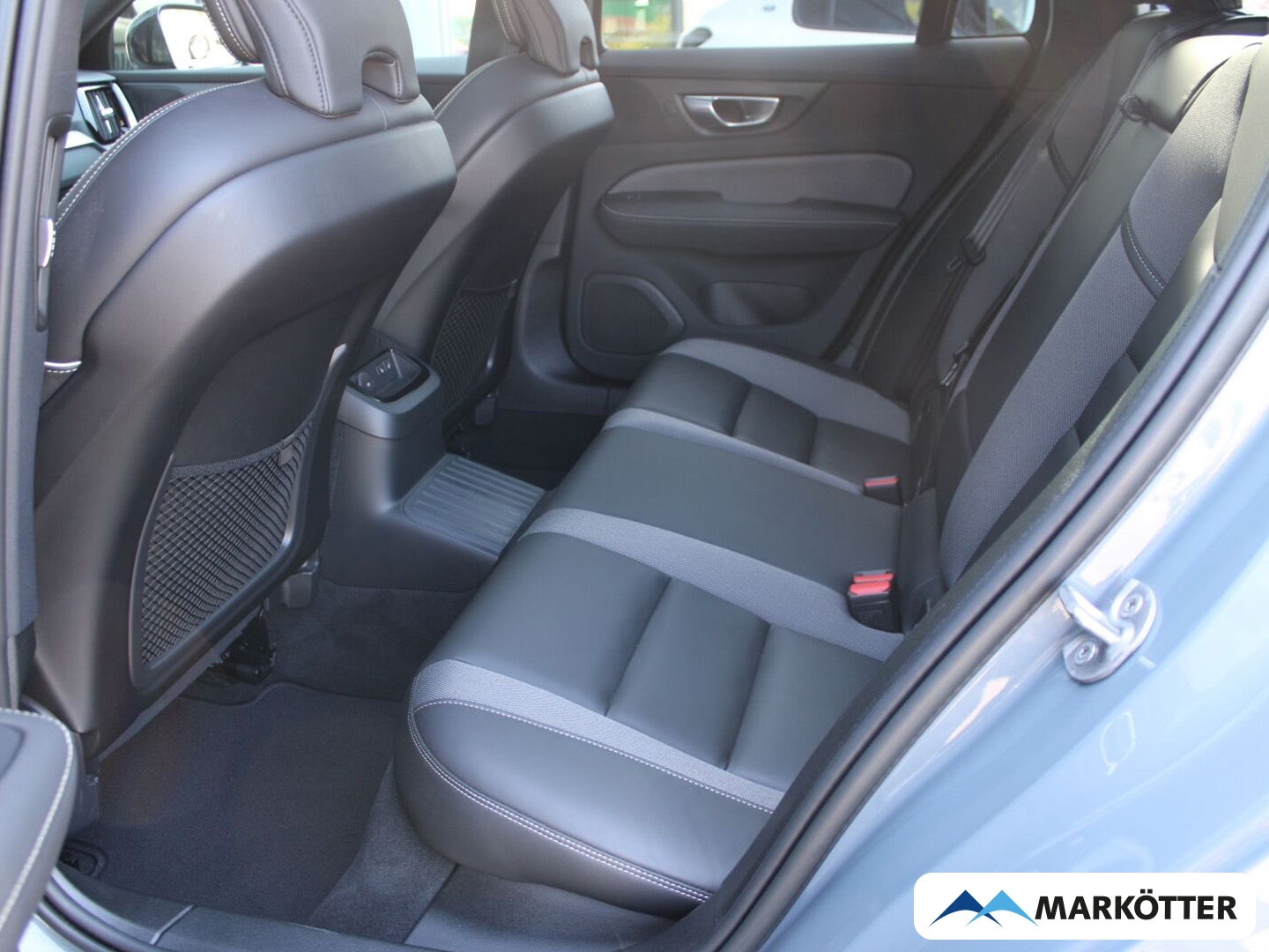 Fahrzeugabbildung Volvo V60 Plus Dark AWD/NAVI/PDC/CAM/Fshz/SHZ/PANO/